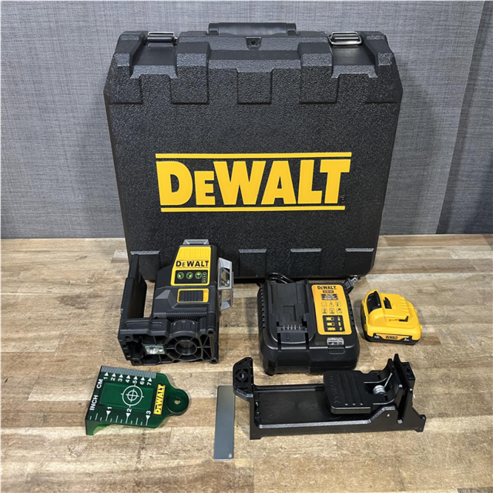 Houston Location AS-IS DeWalt Self Leveling 3 x 360 Line Laser and Battery with Charger
