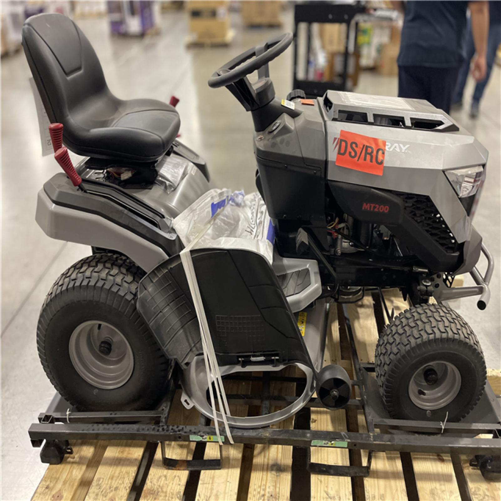 DALLAS LOCATION -  NEW! Murray MT200 42 in. 19.0 HP 540cc EX1900 Series Briggs and Stratton Engine Automatic Gas Riding Lawn Tractor Mower