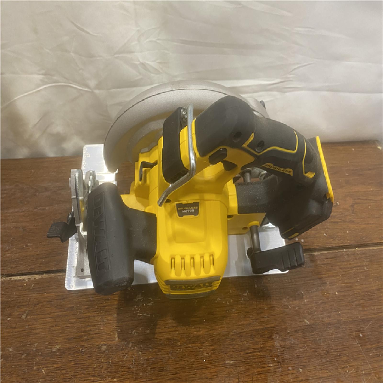 AS-IS DEWALT 20-Volt MAX 7-1/4 in. Cordless Circular Saw (Tool Only)