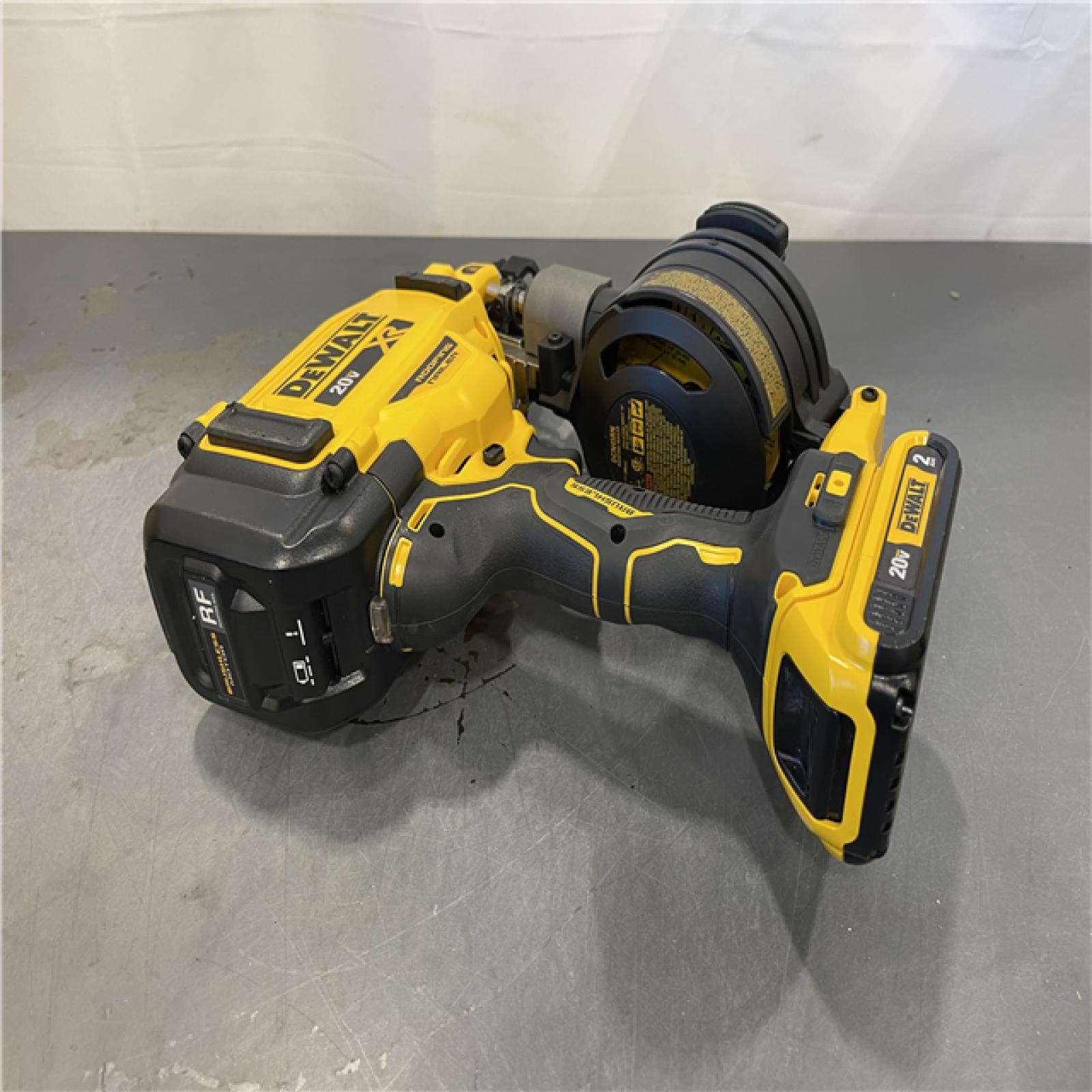 AS-IS - DEWALT 20V MAX Lithium-Ion 15-Degree Electric Cordless Roofing Nailer Kit