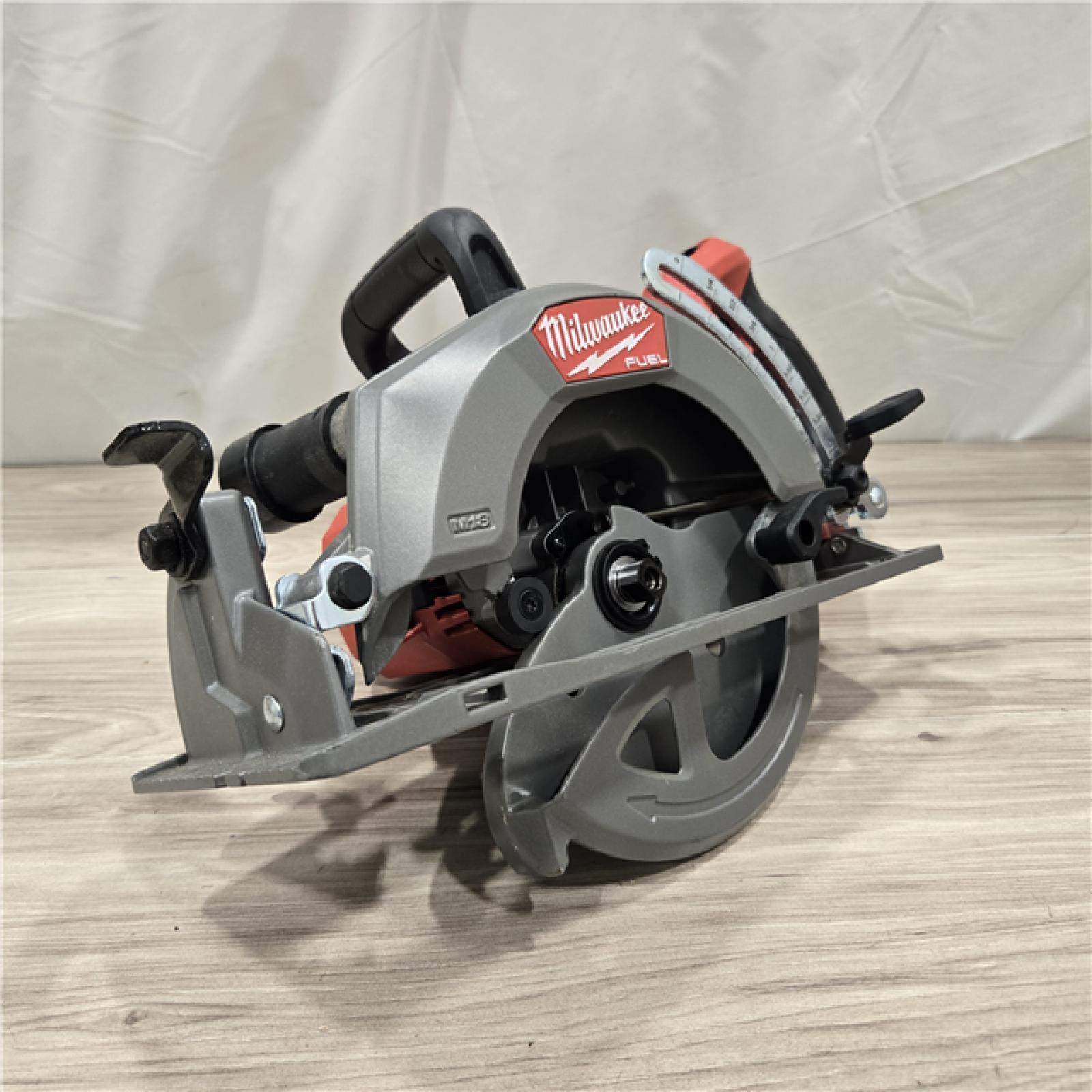 AS-IS MILWAUKEE 7-1/4 REAR HANDLE CIRCULAR SAW (TOOL ONLY)