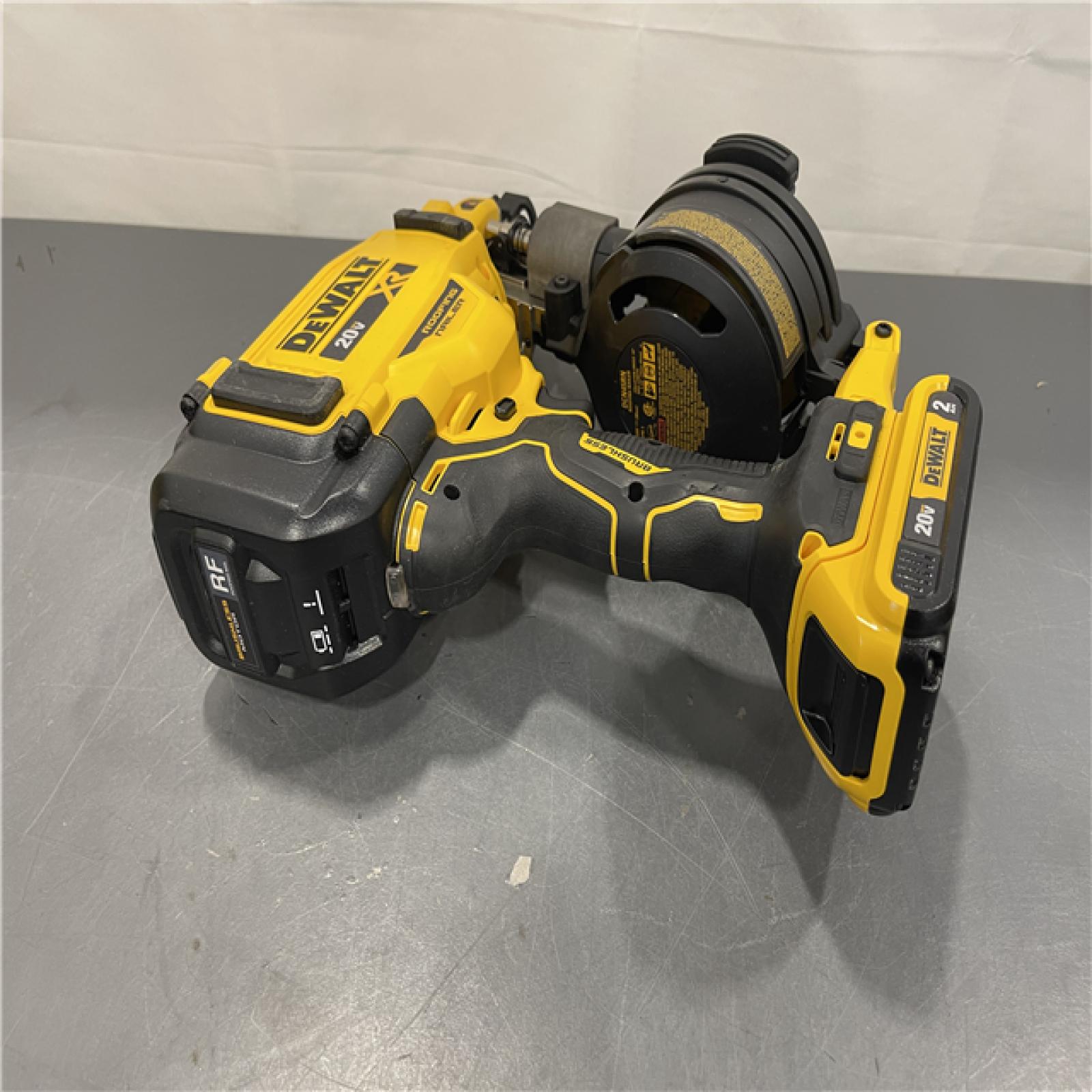 AS-IS - DEWALT 20V MAX Lithium-Ion 15-Degree Electric Cordless Roofing Nailer Kit