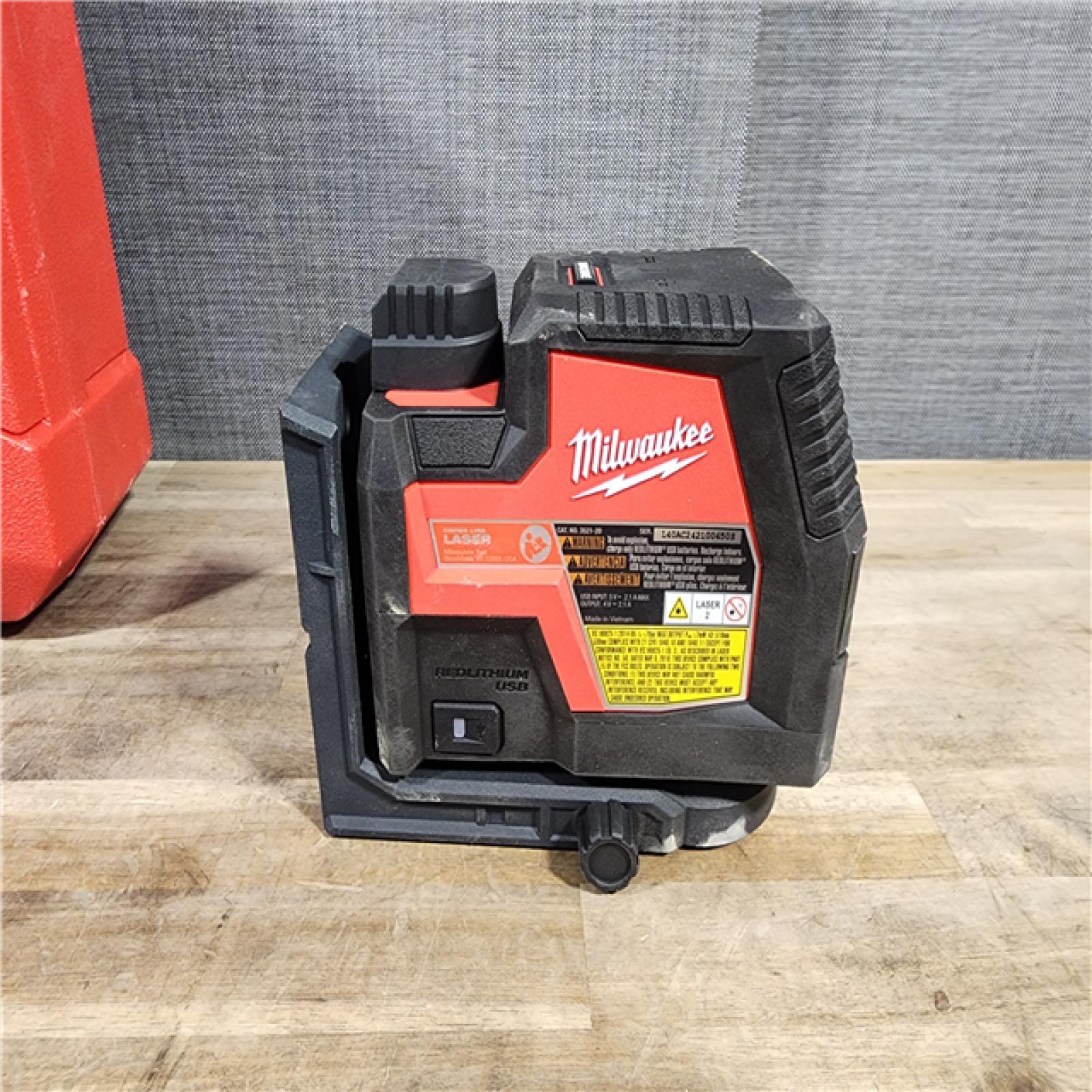 HOUSTON LOCATION - AS-IS MILWAUKEE 100 Ft. REDLITHIUM Lithium-Ion USB Green Rechargeable Cross Line Laser Level with Charger
