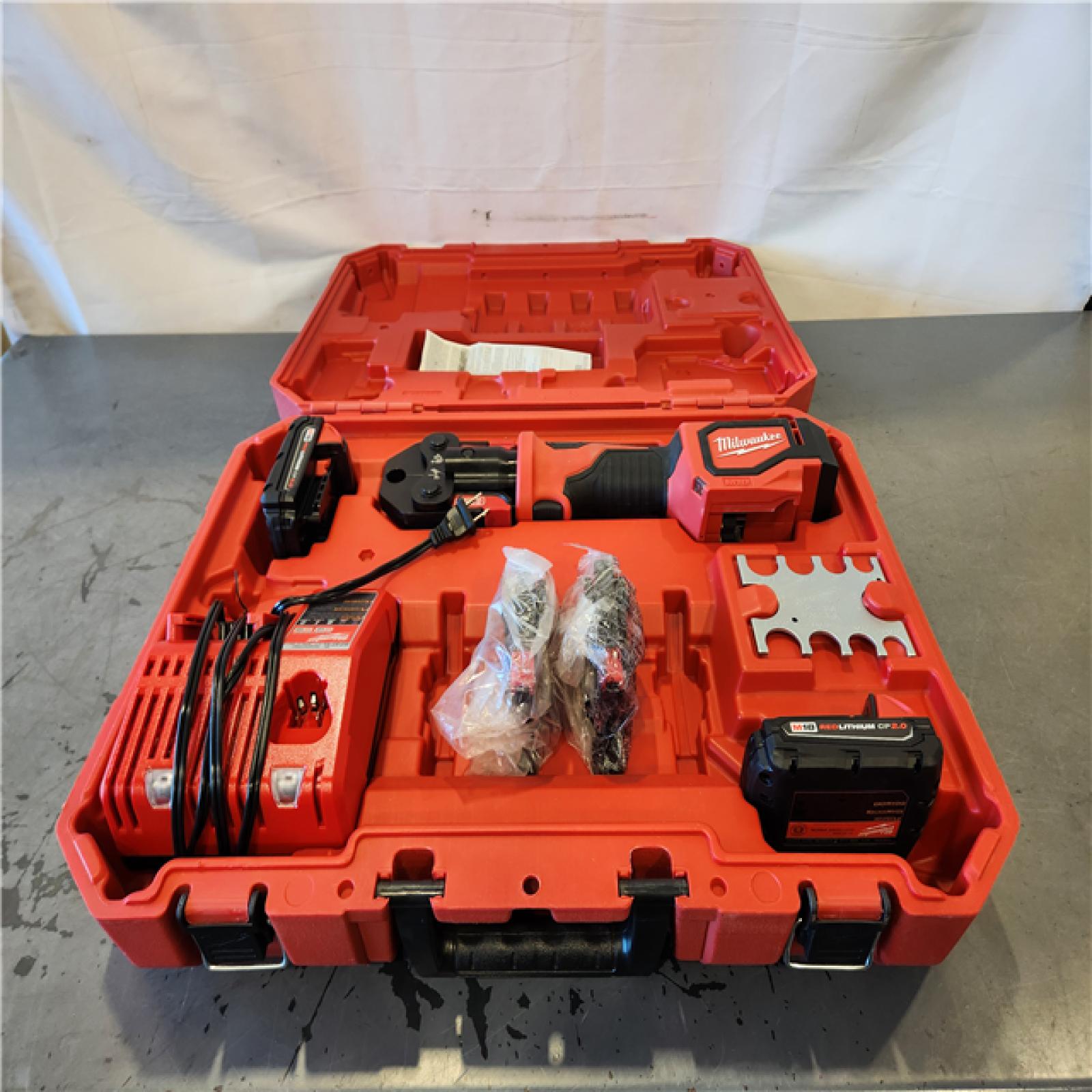 AS-IS- Milwaukee M18 18V Lithium-Ion Cordless Short Throw Press Tool Kit