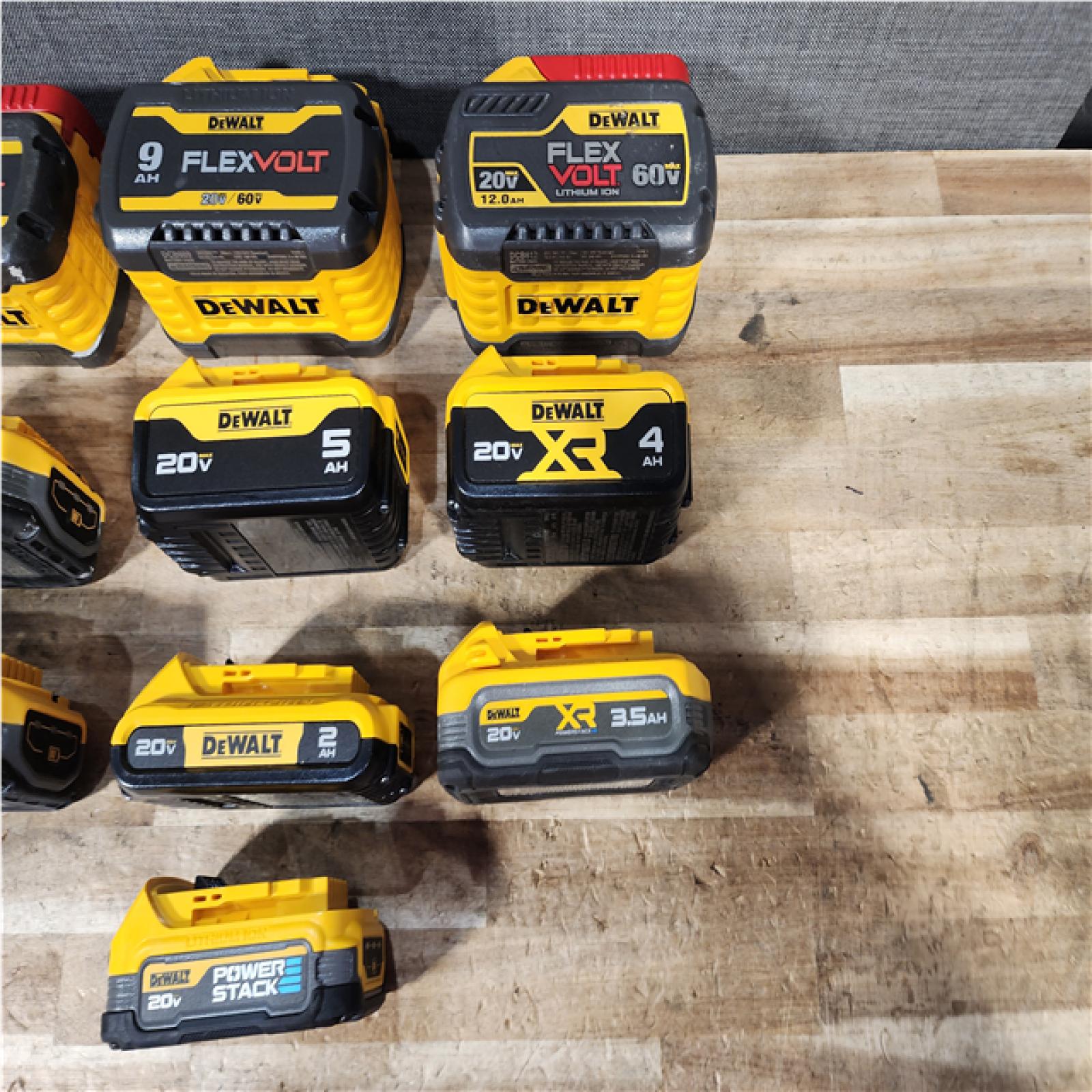 HOUSTON LOCATION - AS - IS DEWALT BATTERY PACK QTY - 10