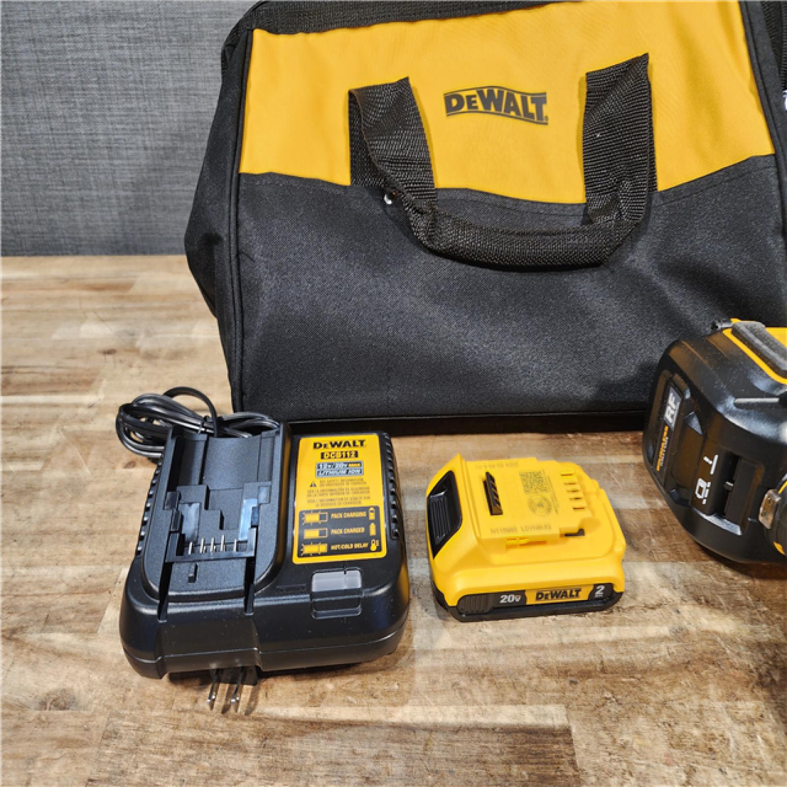 HOUSTON LOCATION - AS - IS DEWALT 20V MAX Lithium-Ion 15-Degree Electric Cordless Roofing Nailer Kit