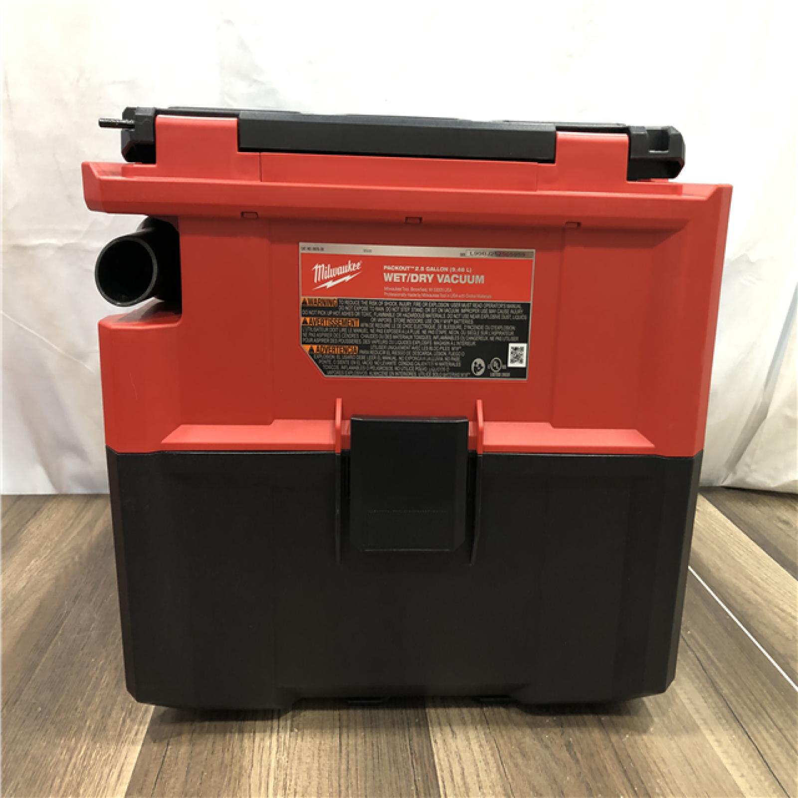 AS-IS Milwaukee FUEL PACKOUT 18-Volt Lithium-Ion Cordless 2.5 Gal. Wet/Dry Vacuum (Vacuum-Only)