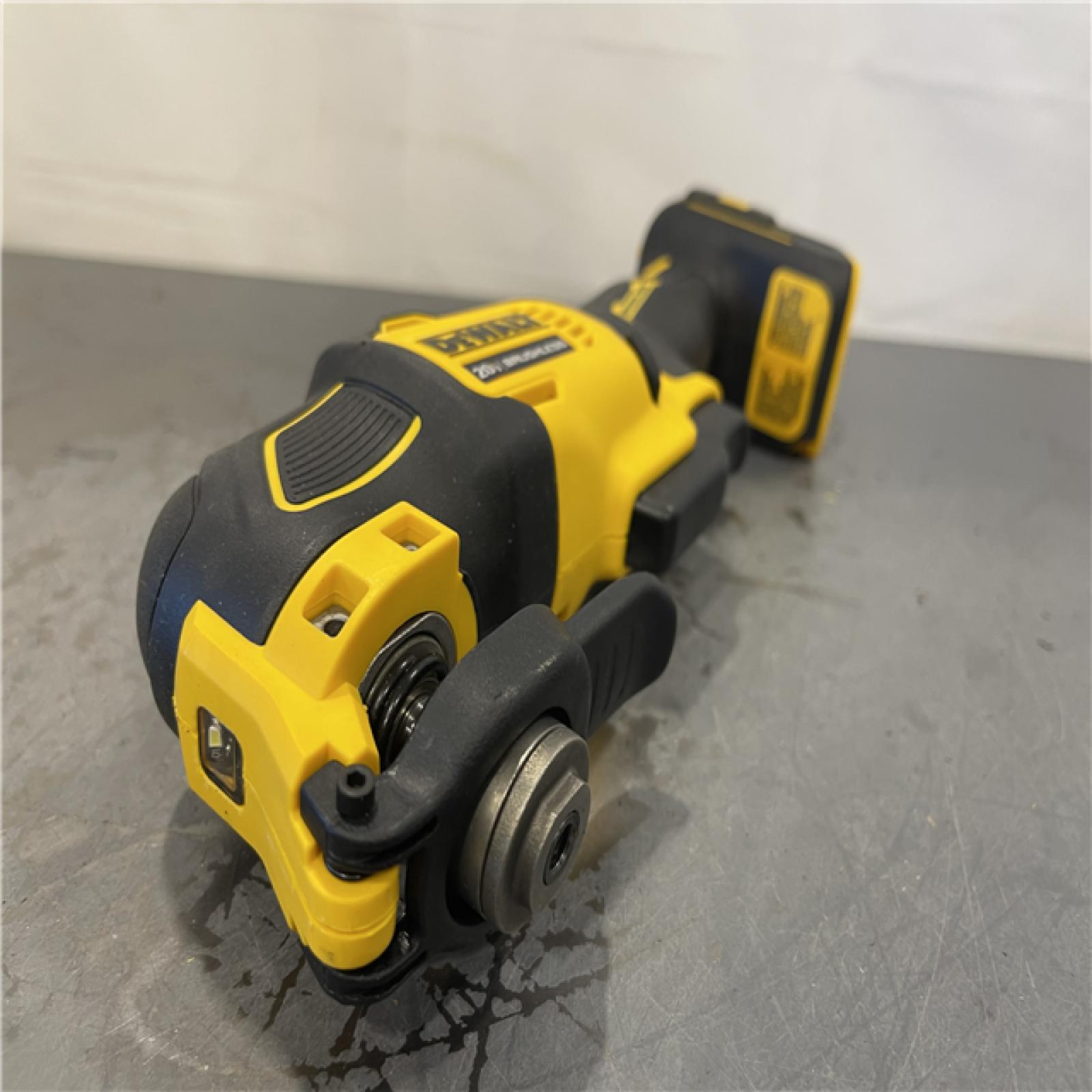 AS-IS - DEWALT ATOMIC 20V MAX Cordless Brushless Oscillating Multi Tool