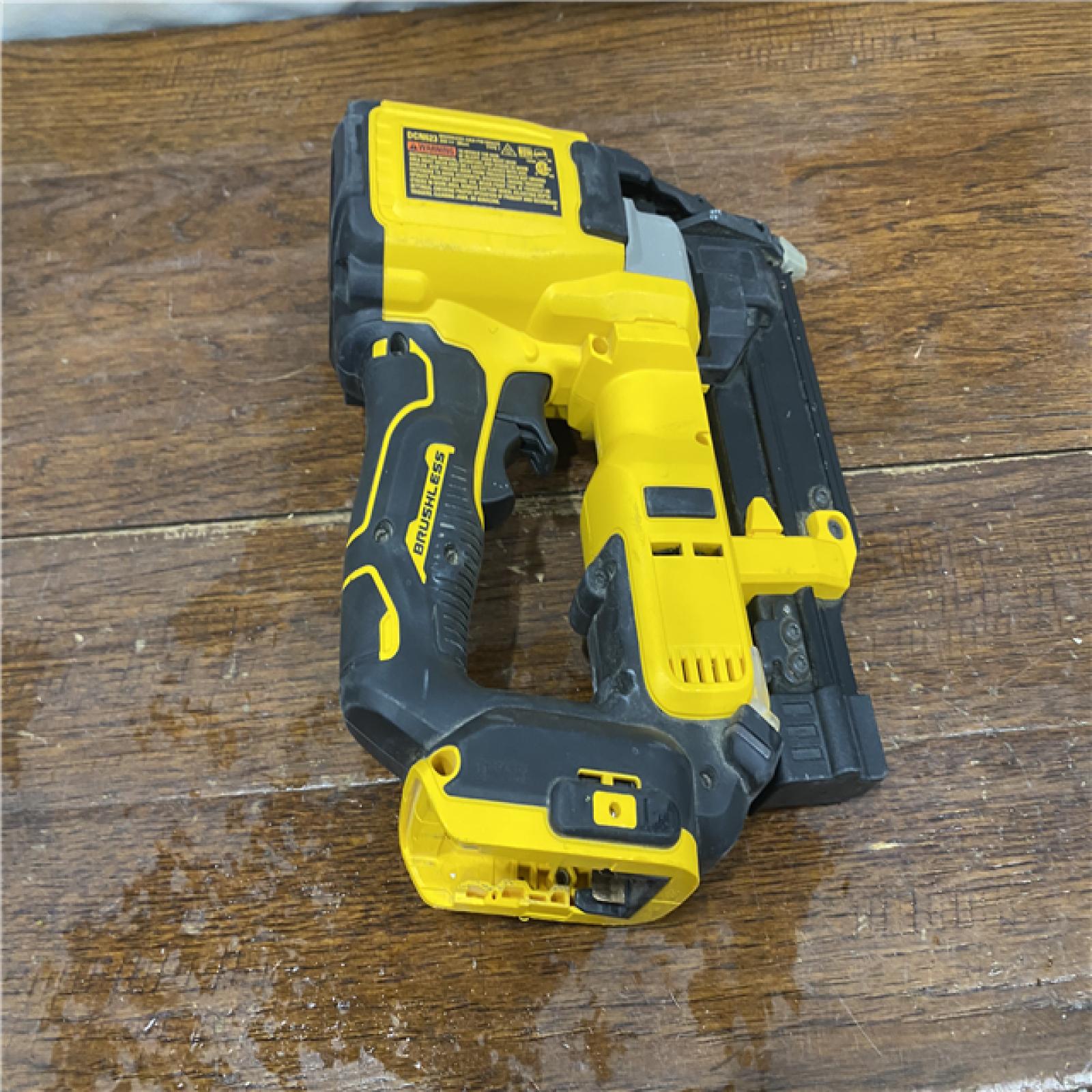 AS-IS DEWALT ATOMIC 20V MAX Lithium Ion Cordless 23 Gauge Pin Nailer Kit with 3.0Ah Battery and Charger