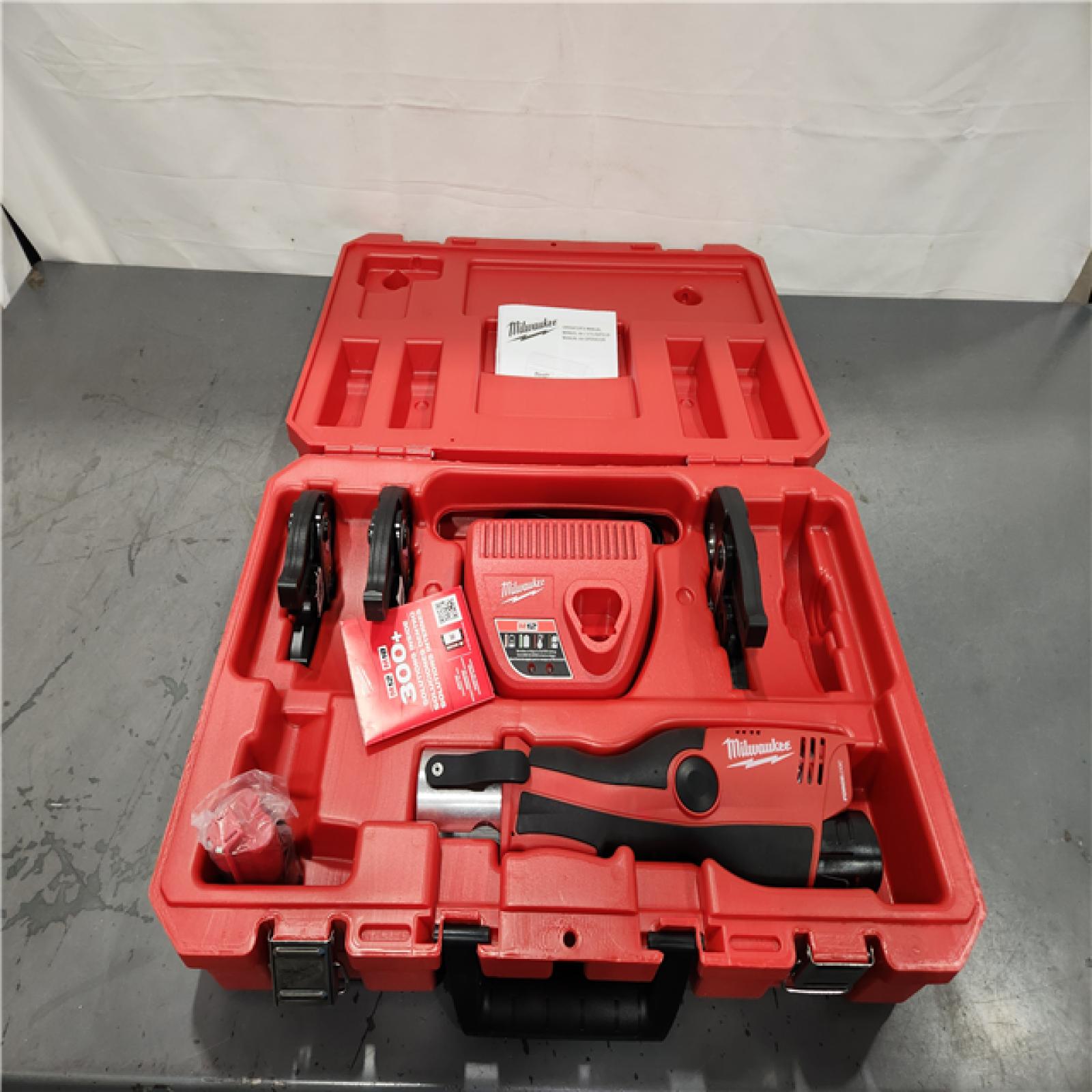 AS-IS- Milwaukee M12 Force Logic Press Tool 1/2 in. to 1 in. Kit