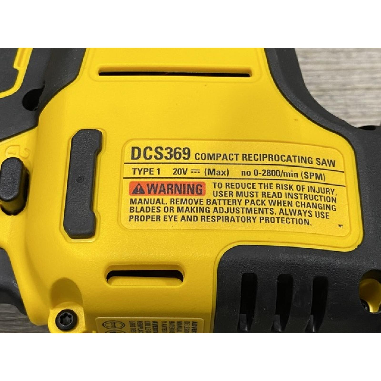 AS-IS DEWALT Atomic 20-Volt Maximum Cordless Brushless Compact Reciprocating Saw Kit