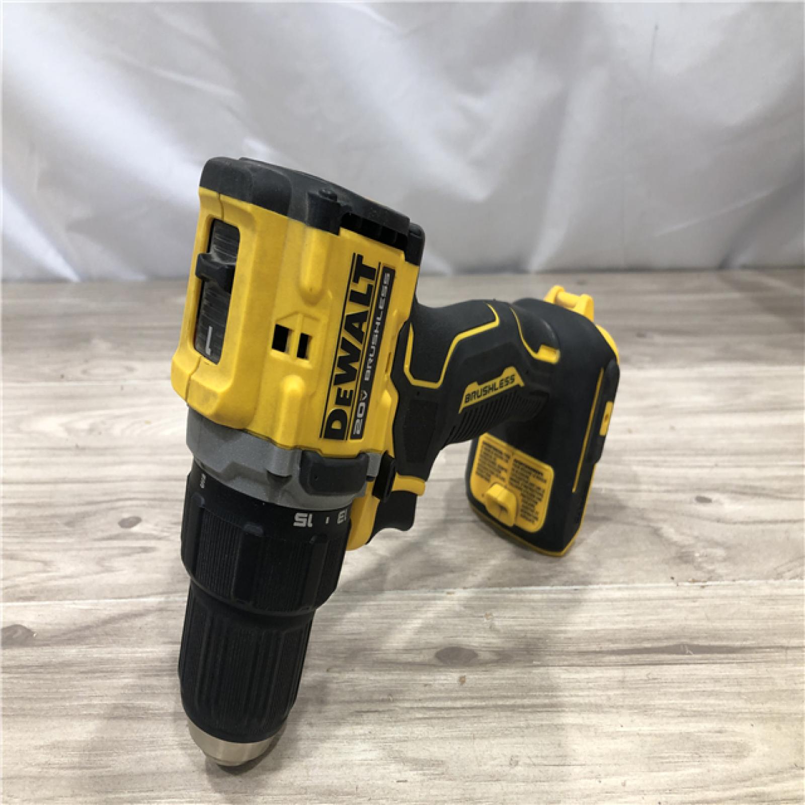 AS-IS DEWALT ATOMIC COMPACT SERIES 20V MAX* Cordless 1/2 Drill/Driver Kit