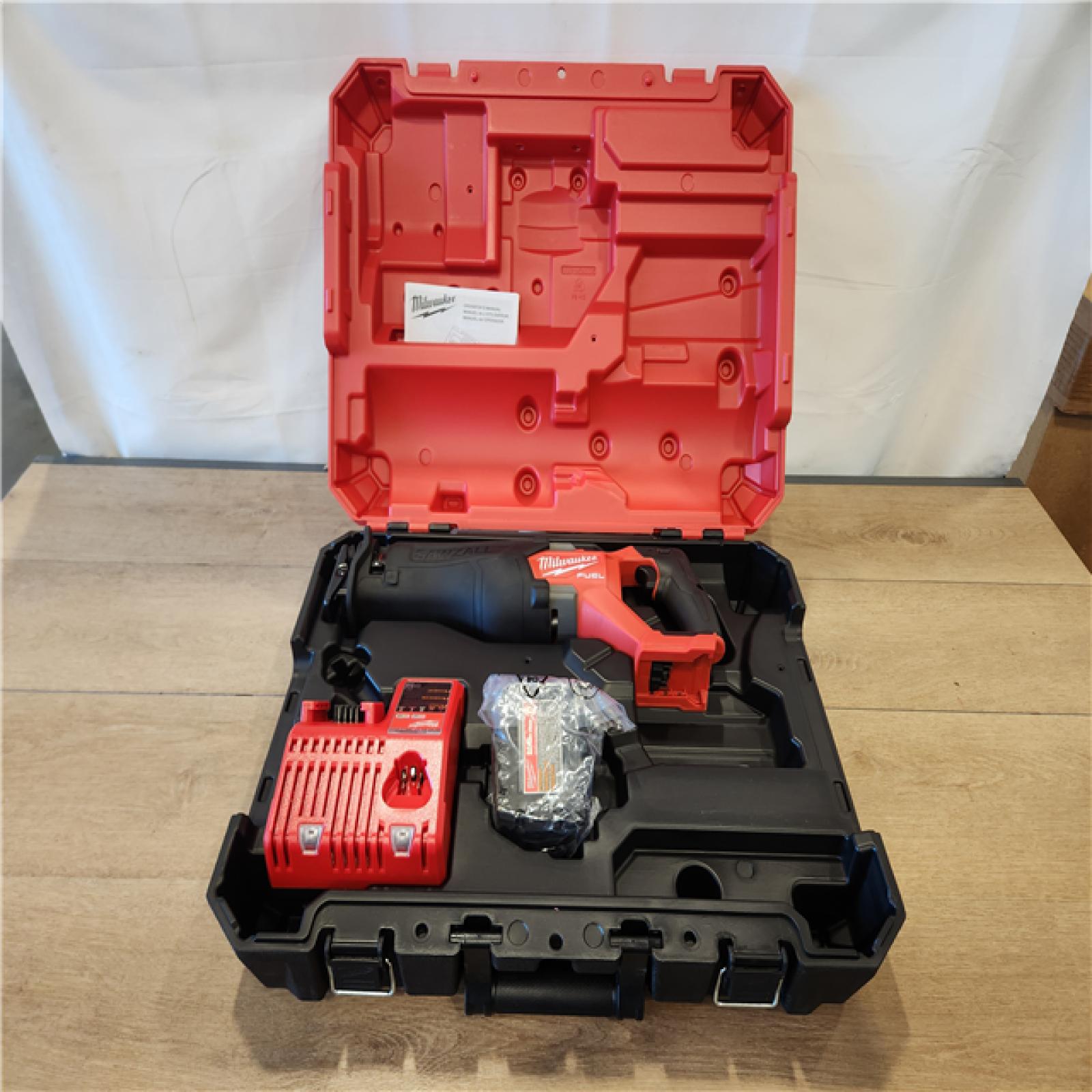 AS-IS- Milwaukee M18 FUEL Brushless Cordless SAWZALL Reciprocating Saw Kit