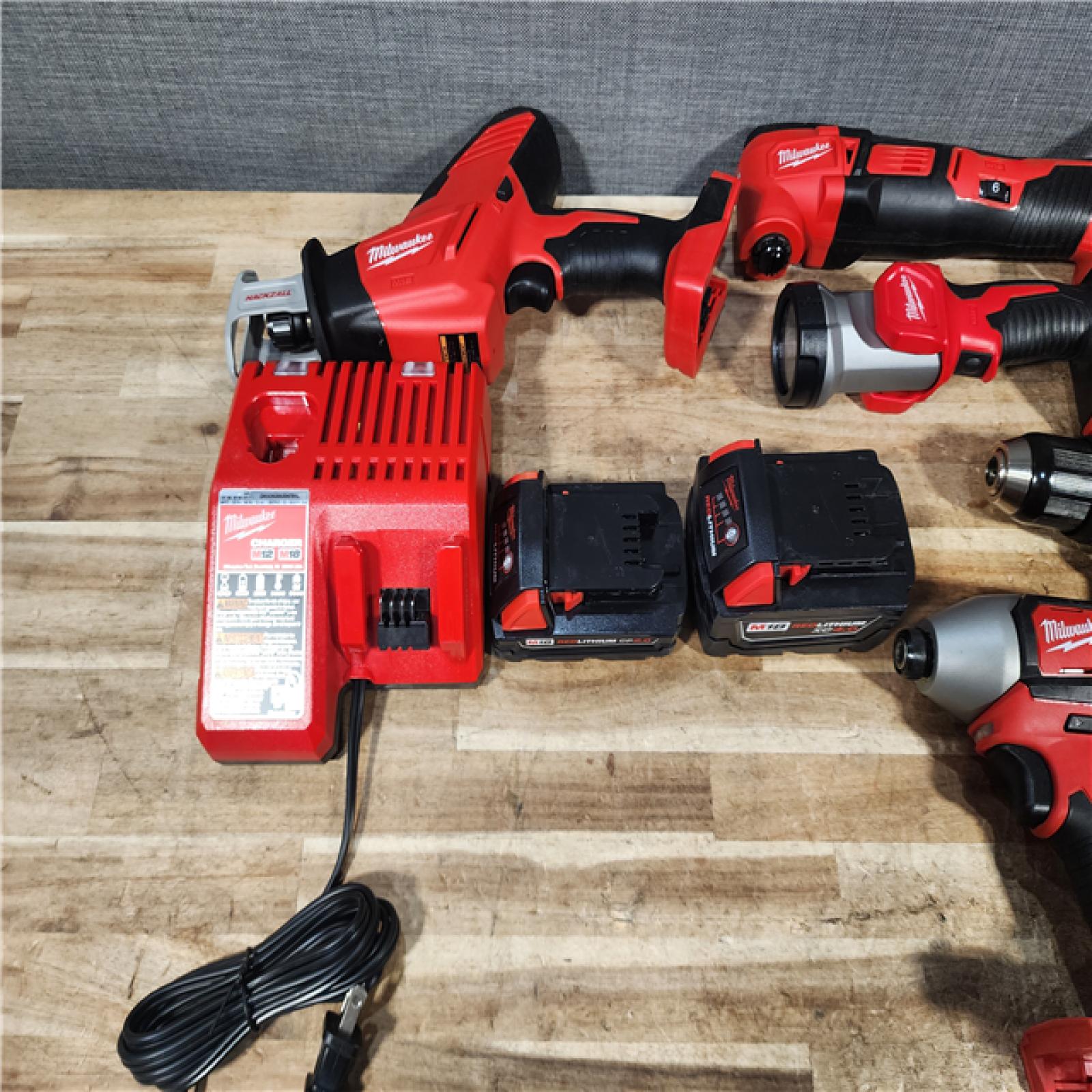 HOUSTON LOCATION - AS - IS Milwaukee 5 Tool Combo Kit W/ (2) Battery & Charger