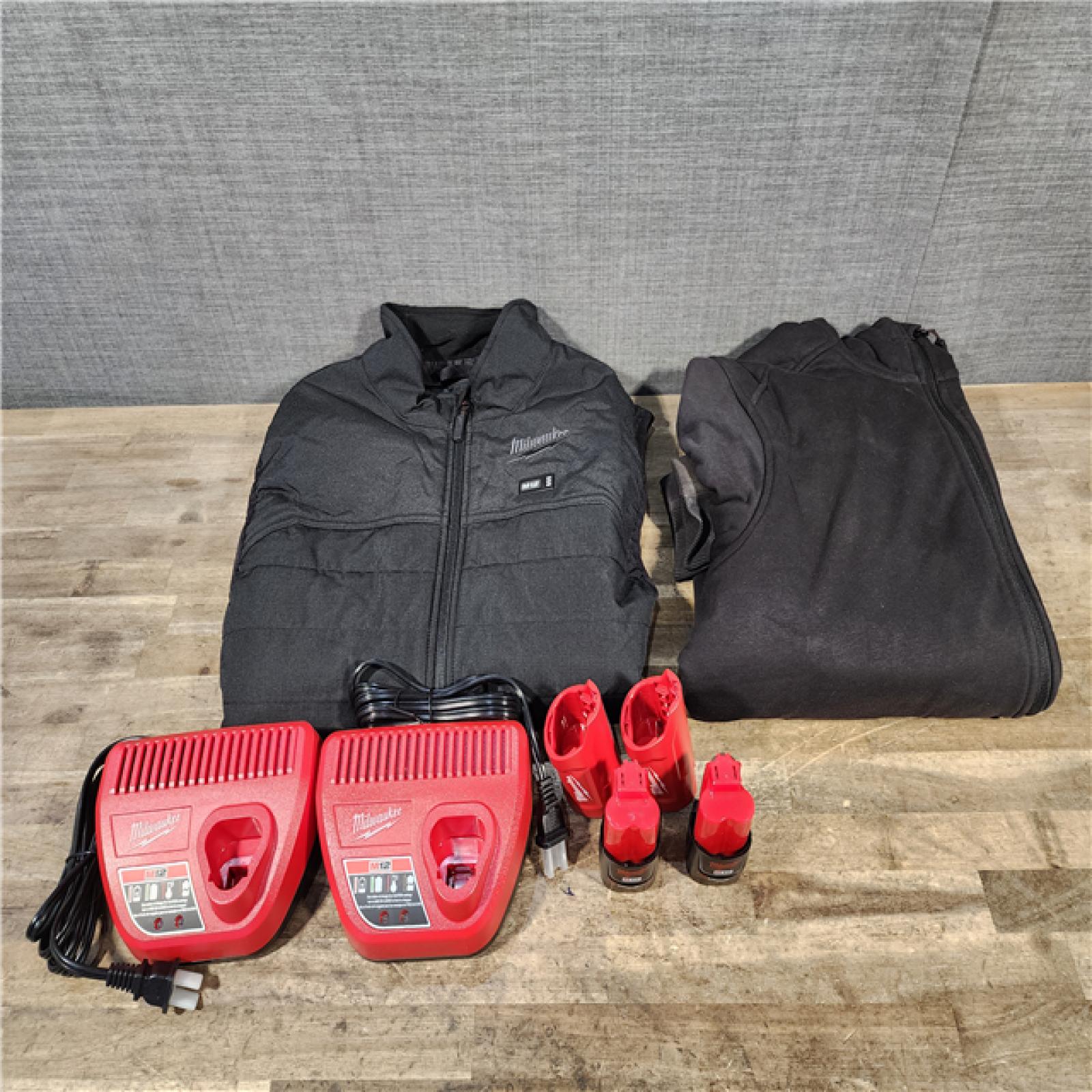 HOUSTON LOCATION - AS-IS MILWAUKEE 2 HEATED CLOTHING COMBO KIT