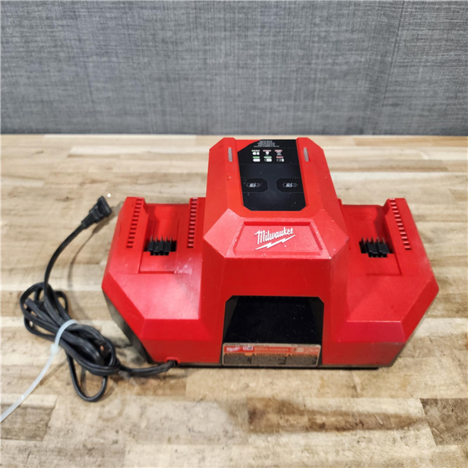 HOUSTON LOCATION - AS-IS Milwaukee M18 18V Dual Bay Simultaneous Super Charger Tool-Only