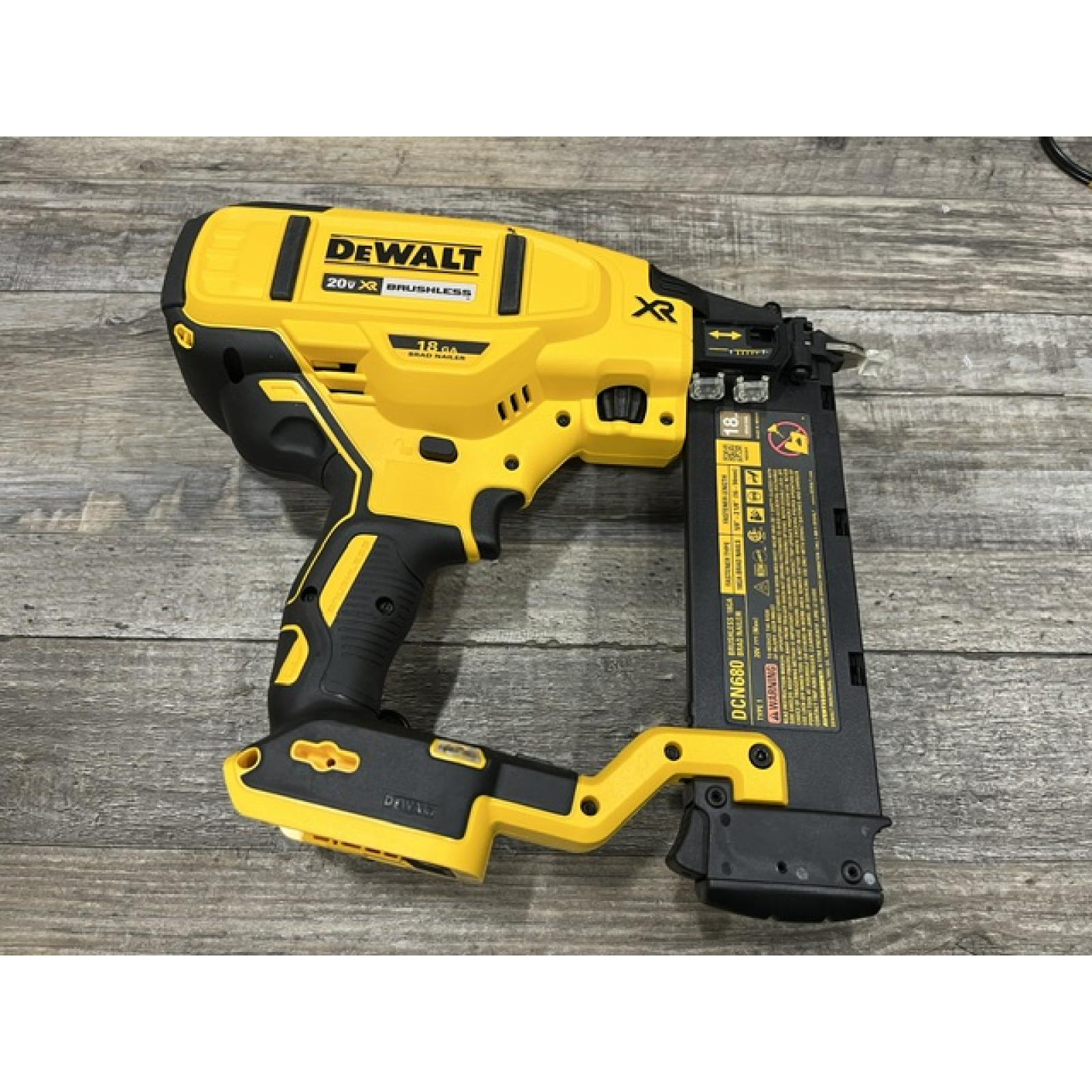 AS-IS DEWALT 20V MAX XR 18 Gauge Brad Nailer Kit