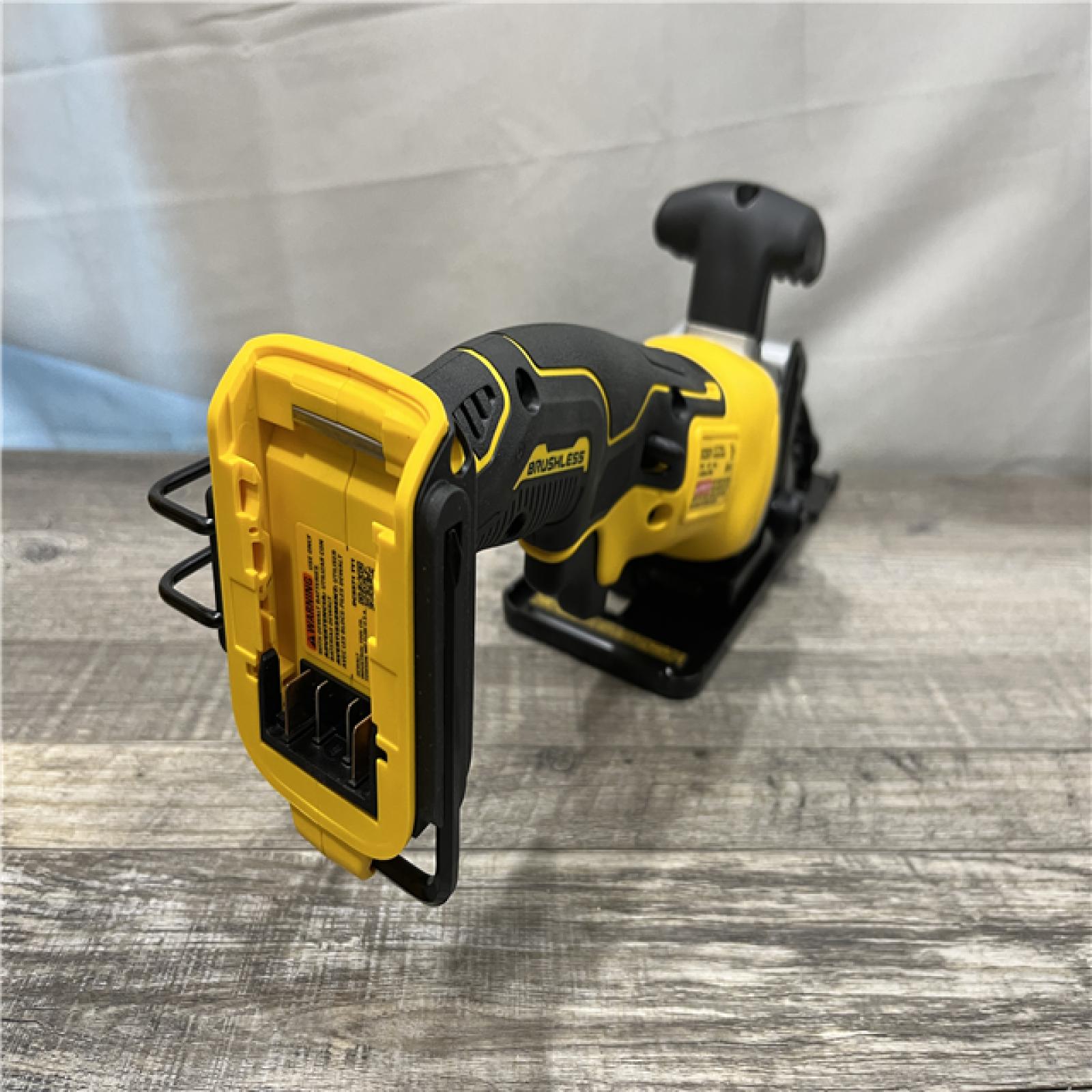 AS-IS DEWALT ATOMIC 20V MAX Cordless Brushless 4-1/2 in. Circular Saw (Tool Only)