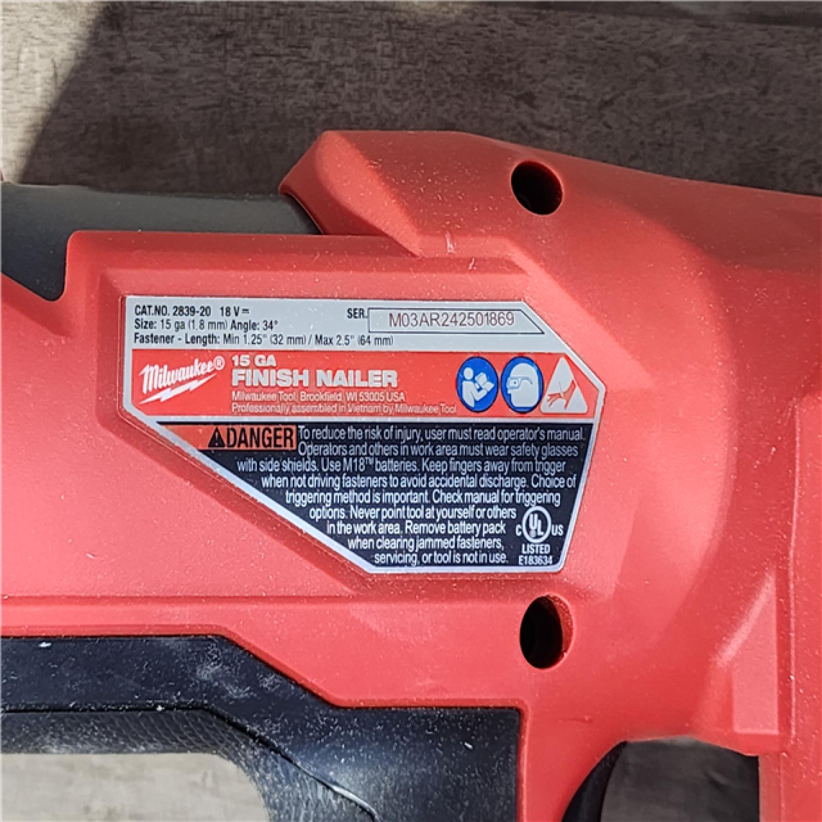HOUSTON LOCATION - AS-IS Milwaukee 2839-20 M18 FUEL 15 Ga. 18 Volt Brushless Angled Finish Nailer (TOOL ONLY)
