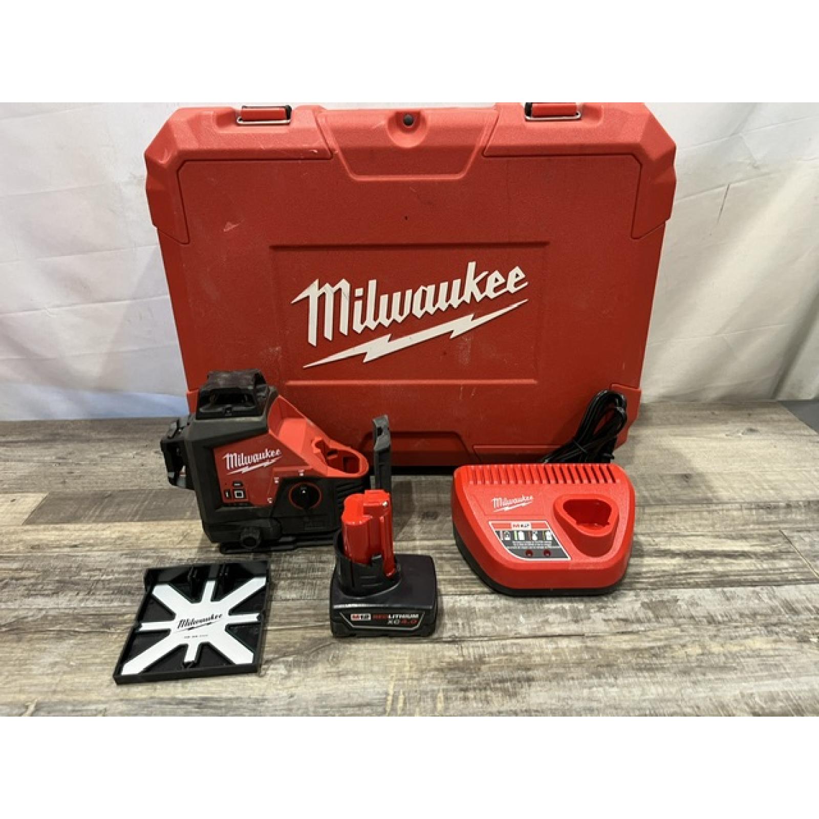AS-IS Milwaukee 12-Volt Lithium-Ion Cordless Green 250 ft. 3-Plane Laser Level Kit