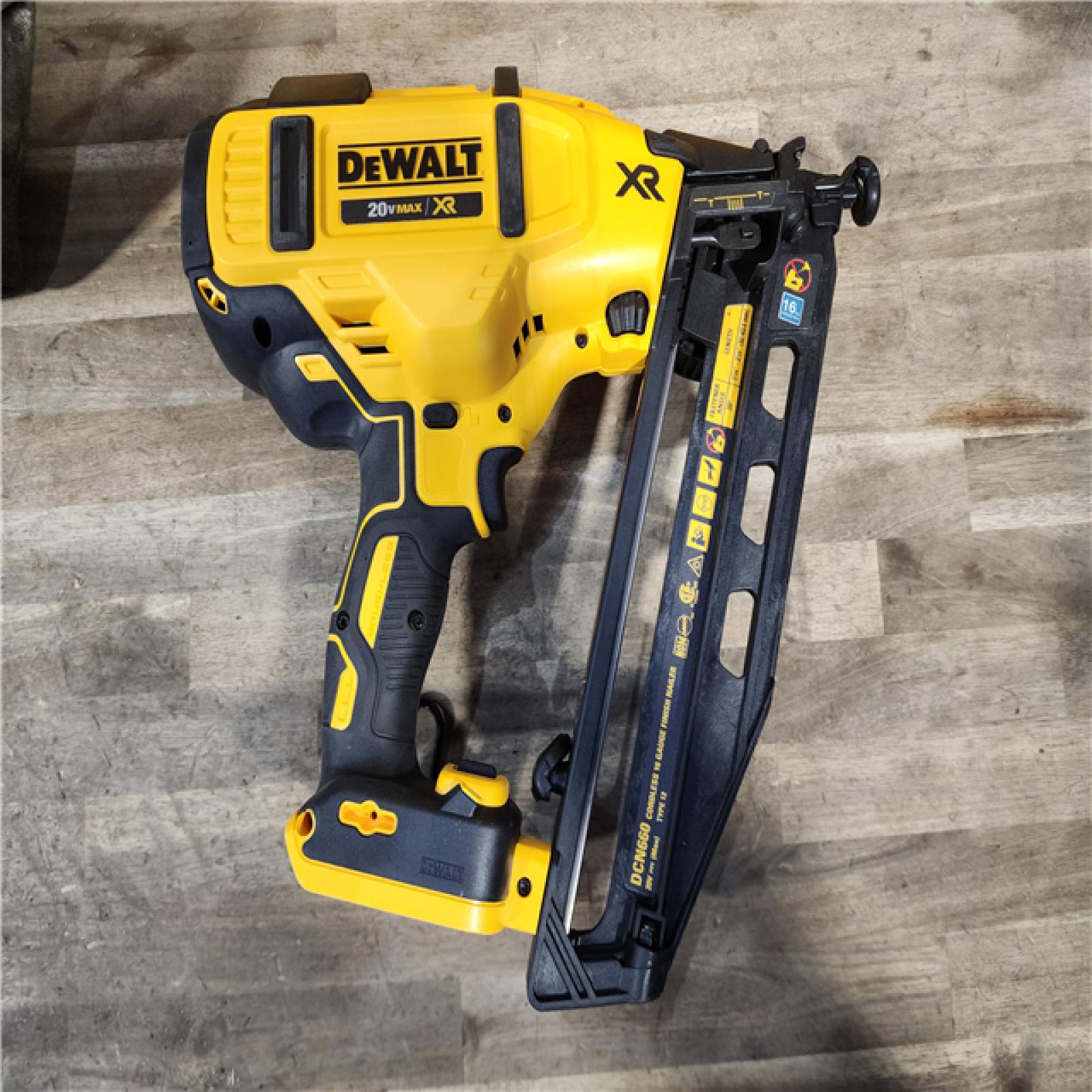 HOUSTON LOCATION - AS-IS DeWalt 20V 16 Gauge Cordless Angled Finish Nailer Kit W/ 2Ah Battery