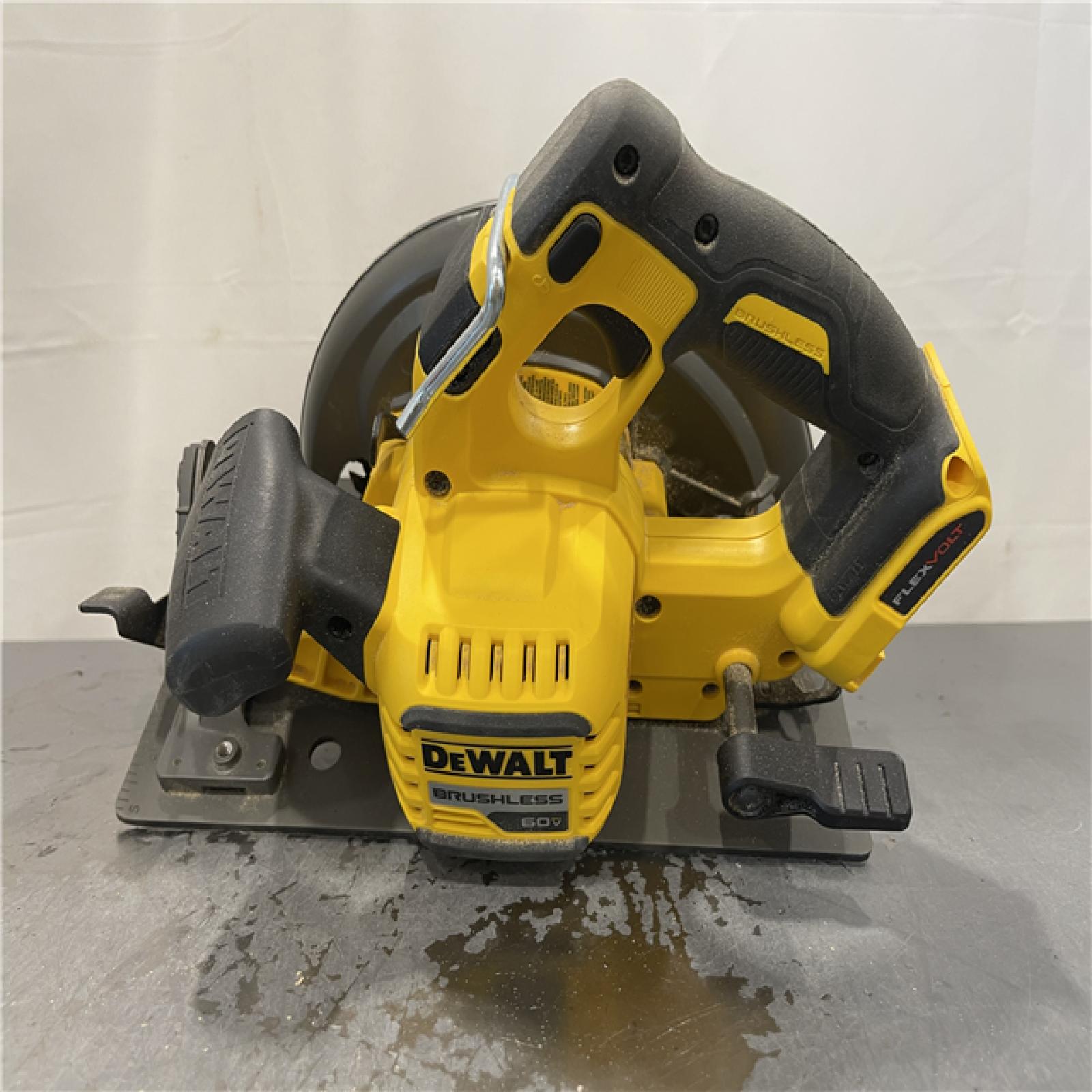 AS-IS - DeWALT Flexvolt Max 7-1/4 60V Brushless Circular Saw