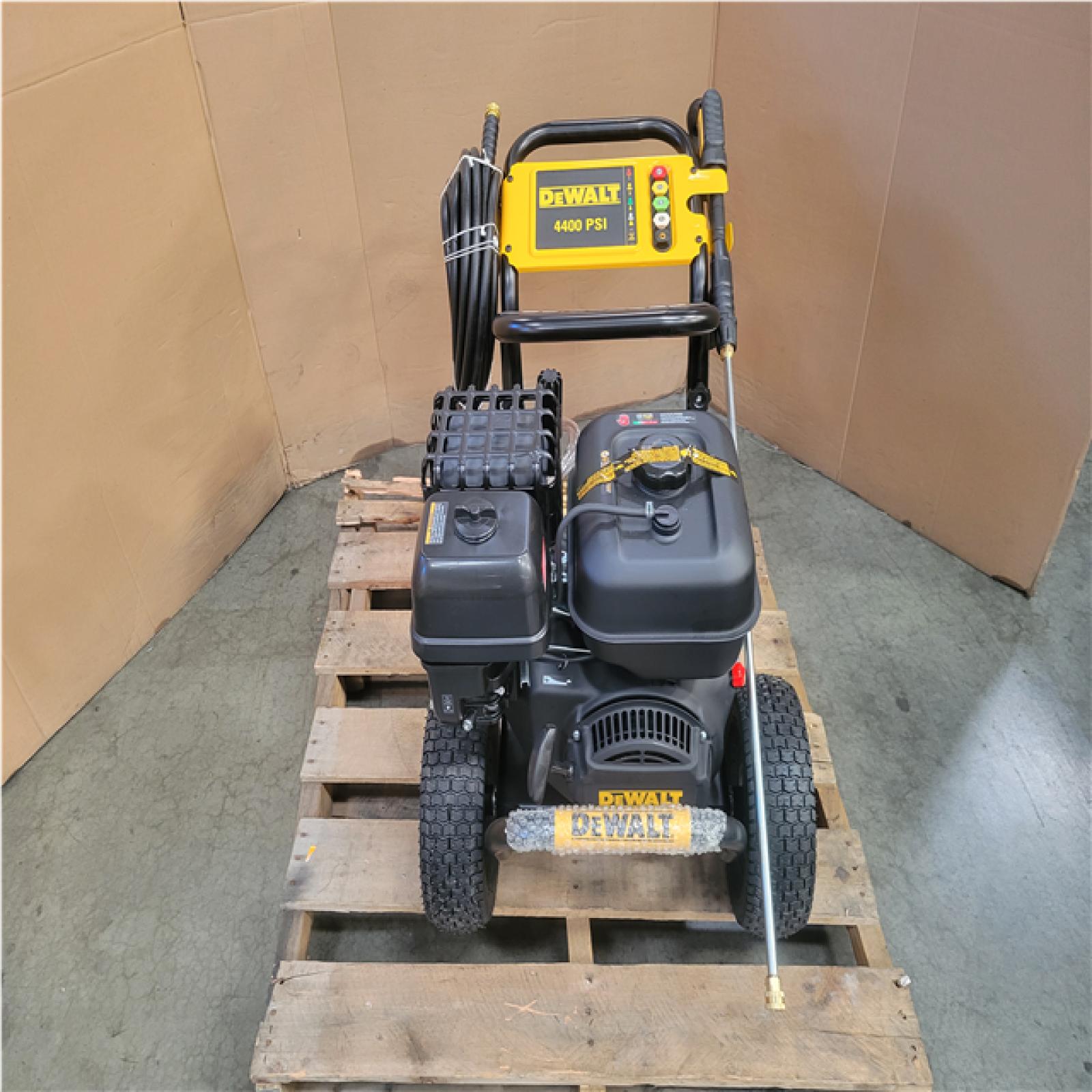CALIFORNIA AS-IS DEWALT 4400 PSI PORTABLE PRESSURE WASHER