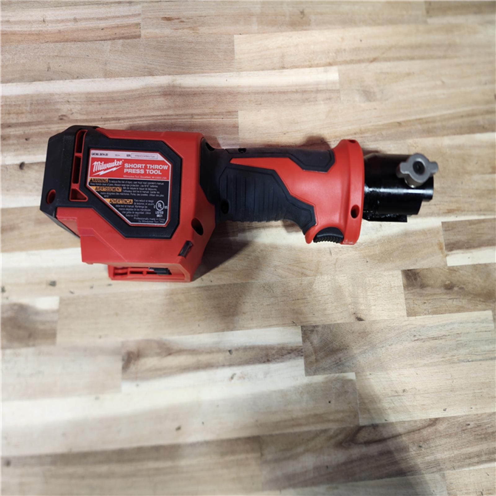 HOUSTON LOCATION - AS-IS MILWAUKEE 2674-22C M18 Short Throw Press Tool Kit with PEX Crimp Jaws