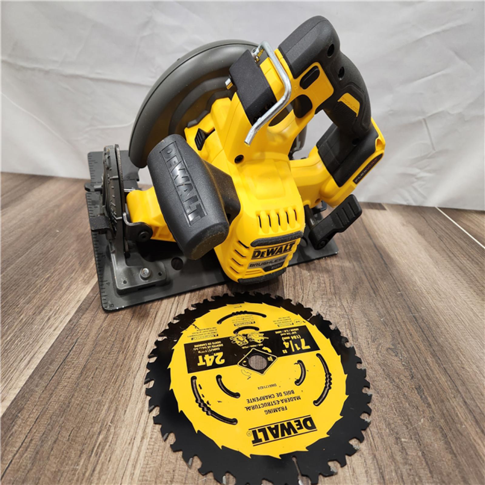 LIKE NEW! - DEWALT Flexvolt Max 7-1/4  60V Brushless Circular Saw