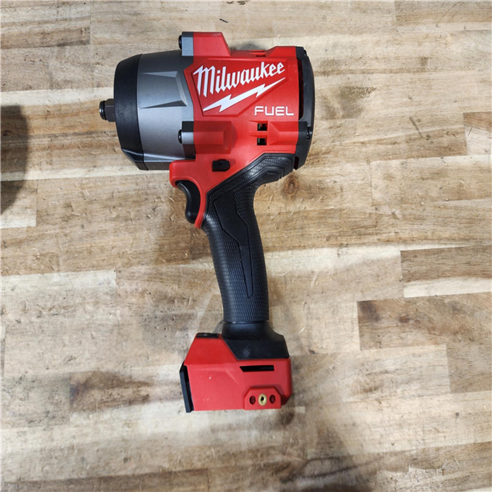 HOUSTON LOCATION - AS-IS (APPEARS LIKE NEW) Milwaukee FUEL 18V Lithium-Ion Brushless Cordless 1/2 in. Impact Wrench w/Friction Ring Kit