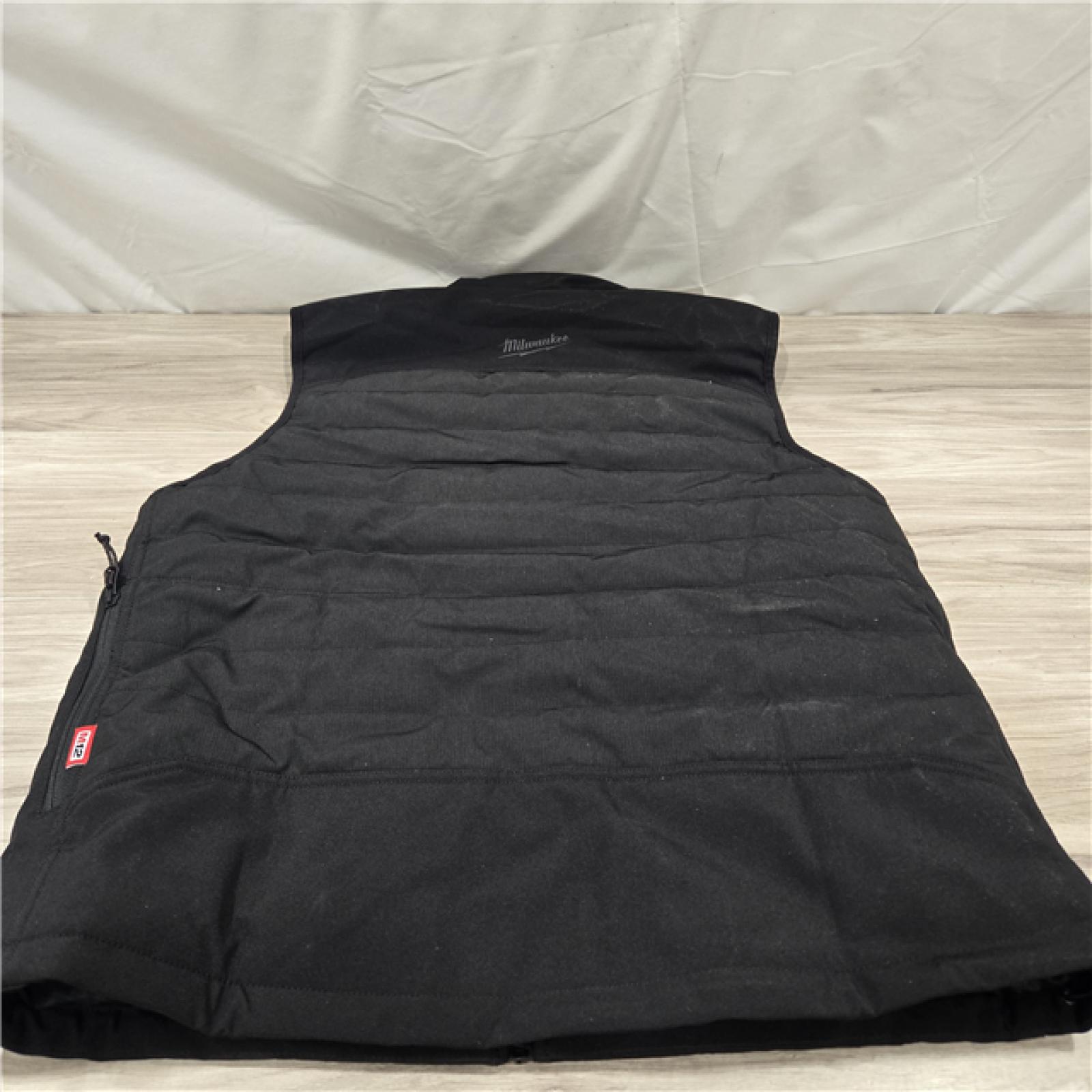 AS-IS Milwaukee M12 Large Heated Axis Vest Kit