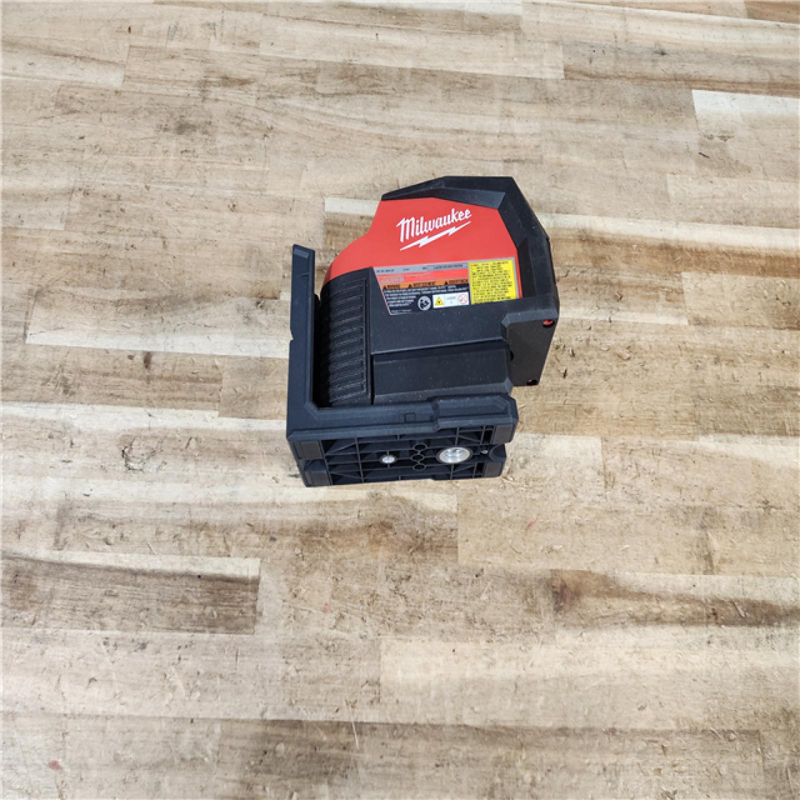 HOUSTON LOCATION - AS - IS Milwaukee 12-Volt Lithium-Ion Cordless Green 125 ft. Cross Line and Plumb Points Laser Level (Tool-Only)