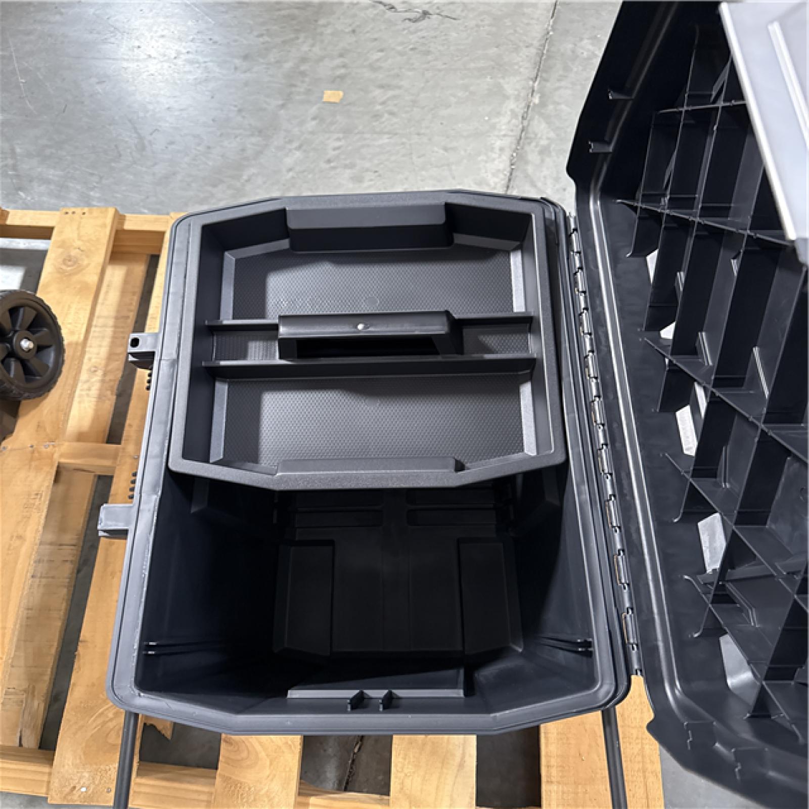 California NEW DeWalt 15 Gallon Chest (No Tools) (2 Pieces)