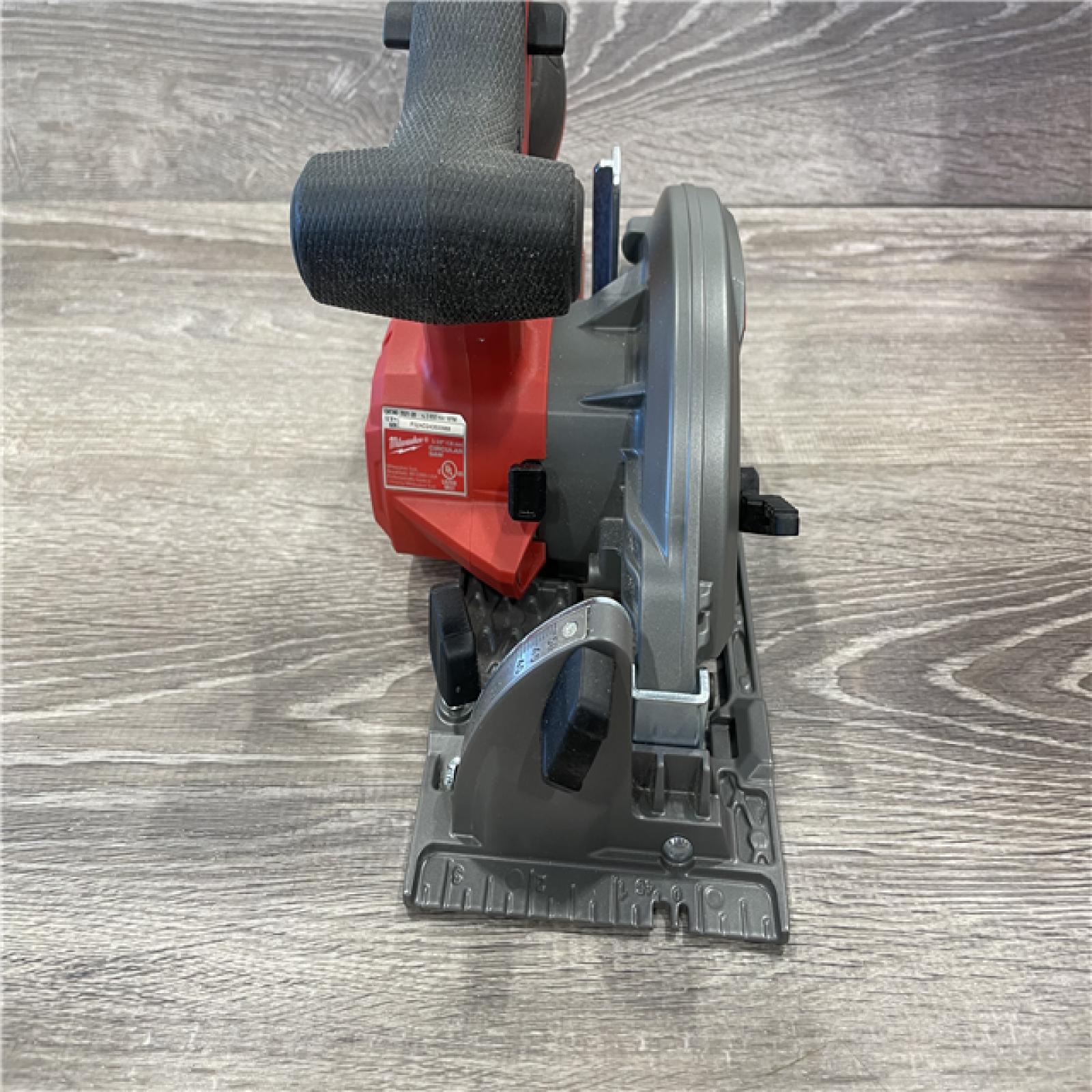 AS-IS Milwaukee FUEL 12V Lithium-Ion Brushless 5-3/8 in. Cordless Circular Saw (Tool-Only)