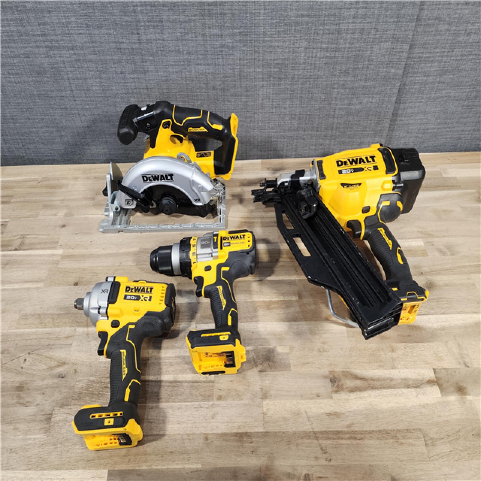 HOUSTON LOCATION - AS-IS DEWALT 4 TOOL COMBO
