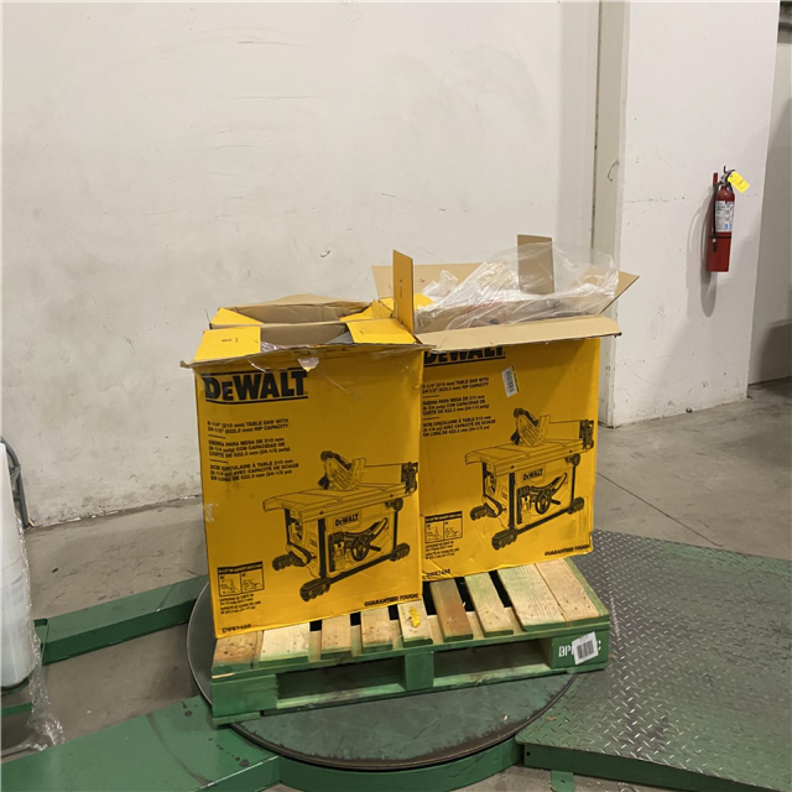 Dallas Location - As-Is DEWALT 15 Amp Corded 8-1/4 in. Compact Portable Jobsite Tablesaw (Lot Of 4)