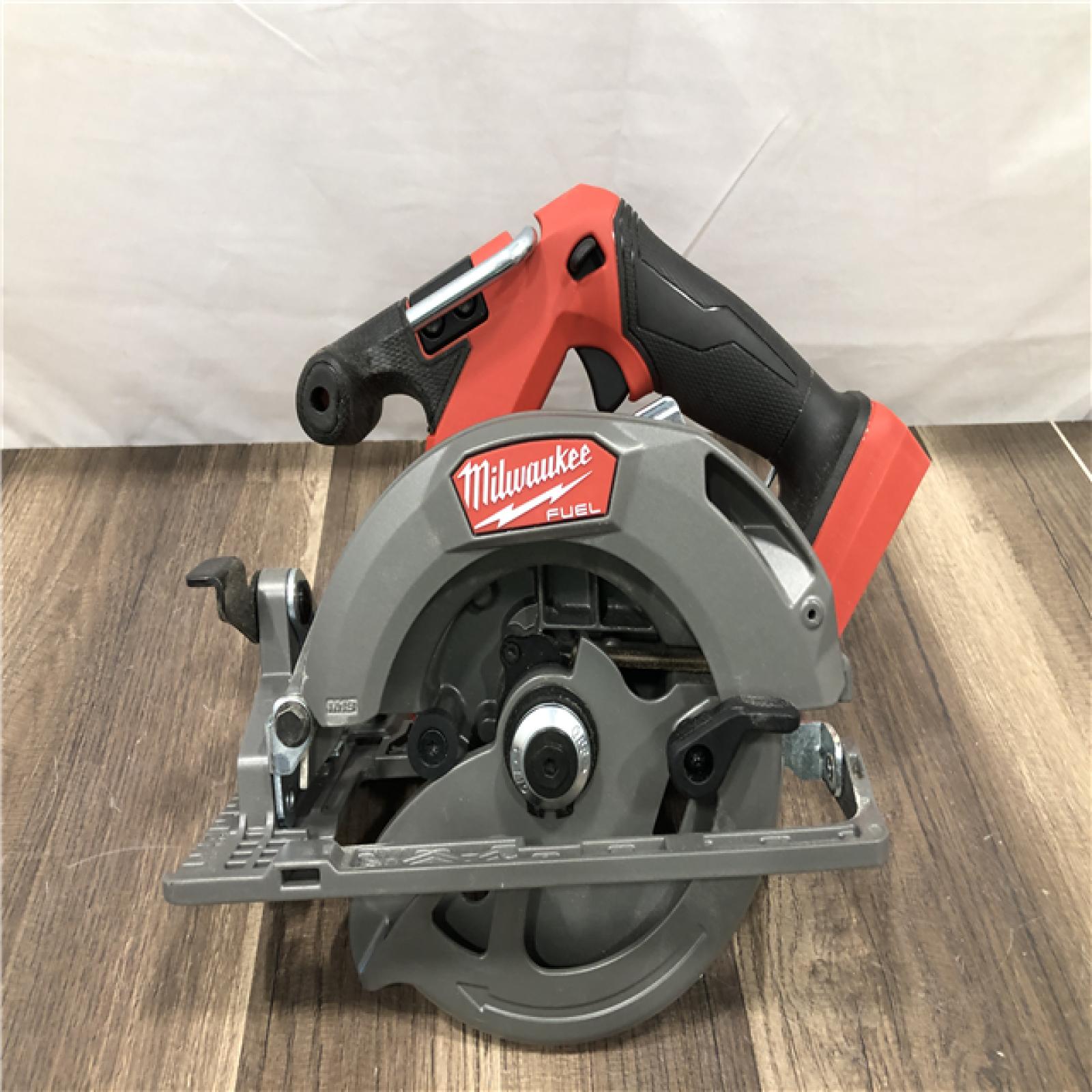 AS-IS Milwaukee  FUEL 18V Lithium-Ion Brushless Cordless 6-1/2 in. Circular Saw (Tool-Only)