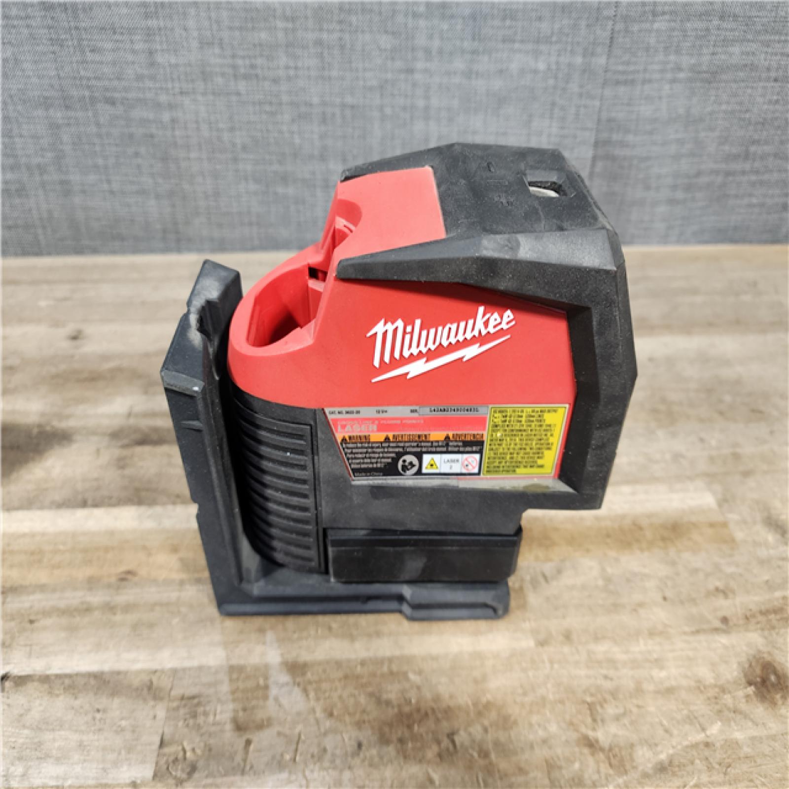 HOUSTON LOCATION - AS-IS Milwaukee 12-Volt Lithium-Ion Cordless Green 125 ft. Cross Line and Plumb Points Laser Level W/ BATTERY & CHARGER