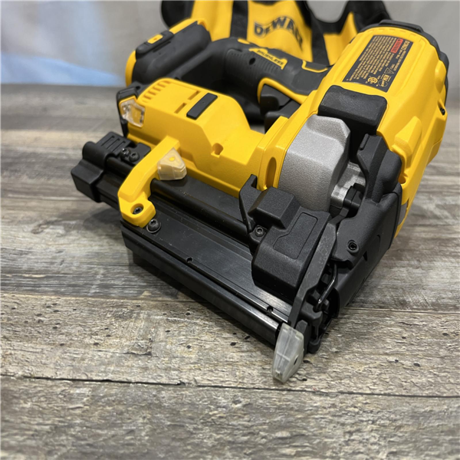 AS-IS DEWALT ATOMIC 20V MAX Lithium Ion Cordless 23 Gauge Pin Nailer Kit