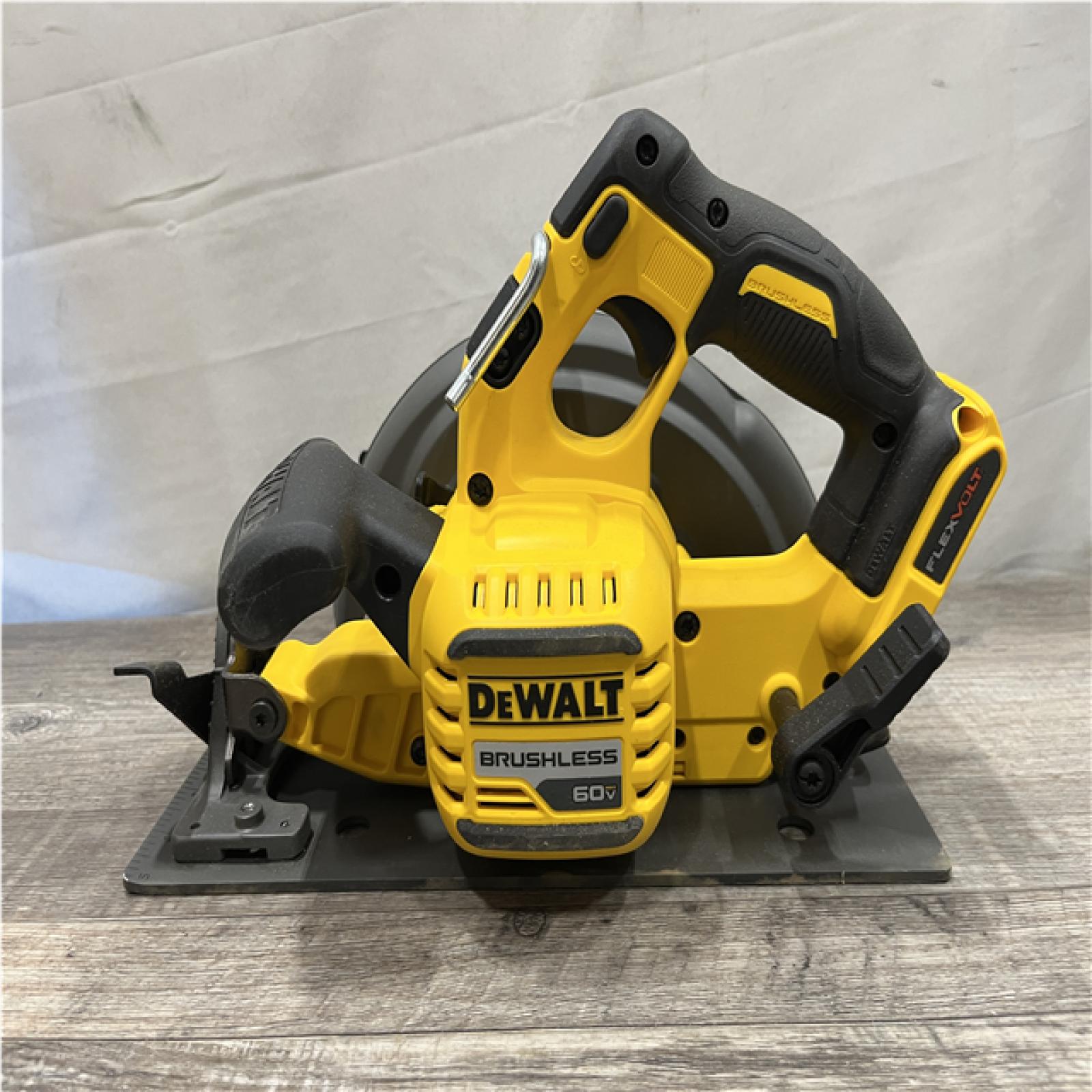 AS-IS DEWALT FLEXVOLT 60V MAX Cordless Brushless 7-1/4 in. Circular Saw with Brake (Tool Only)