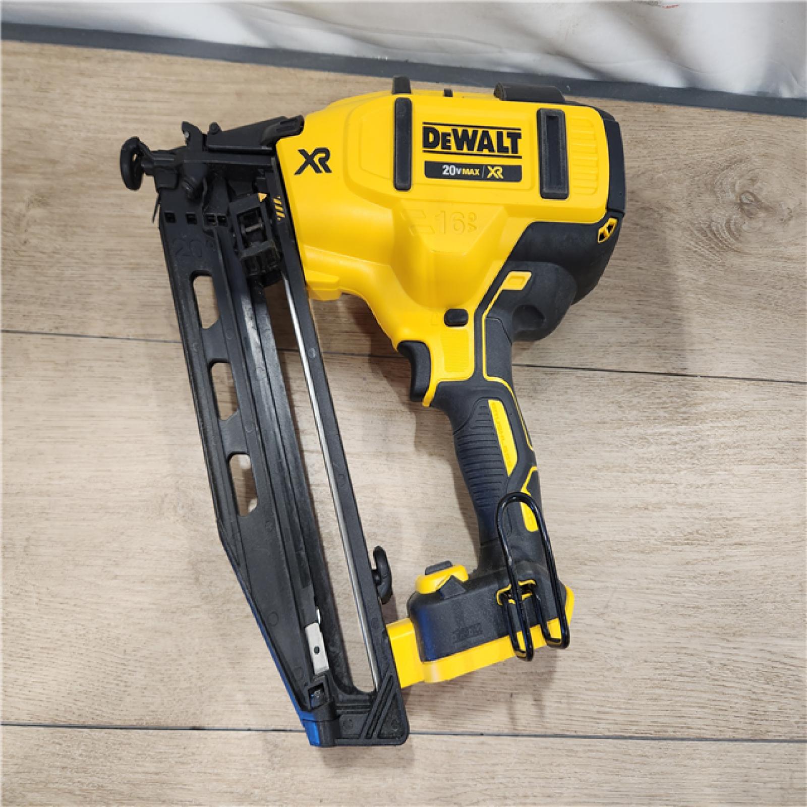 AS-IS- DeWalt 20V 16 Gauge Cordless Angled Finish Nailer Kit W/ 2Ah Battery