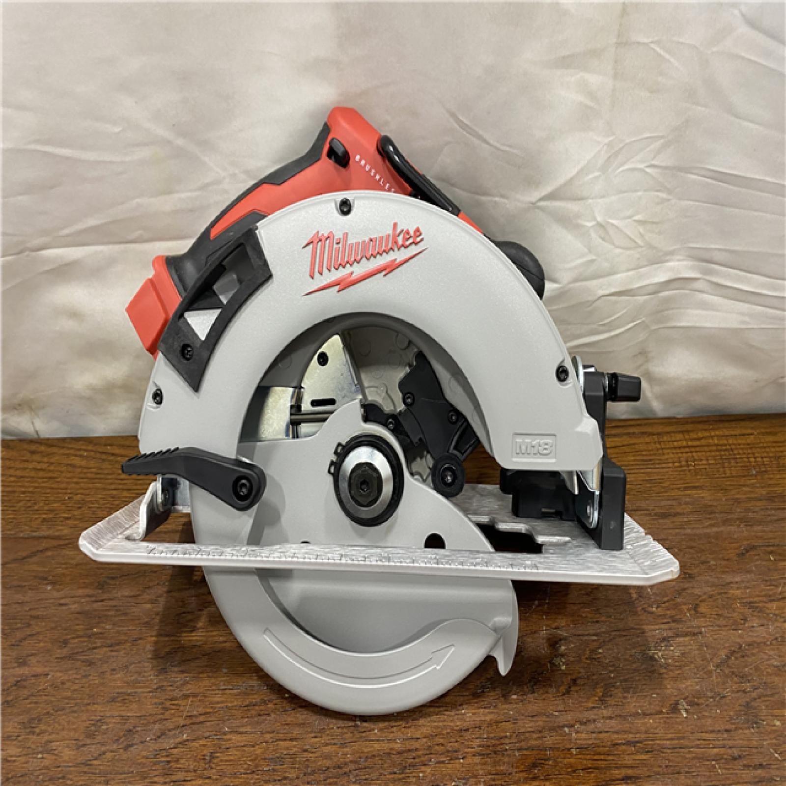 AS-IS Milwaukee M18 7-1/4  18V Brushless Circular Saw 2631-20 (Bare Tool)