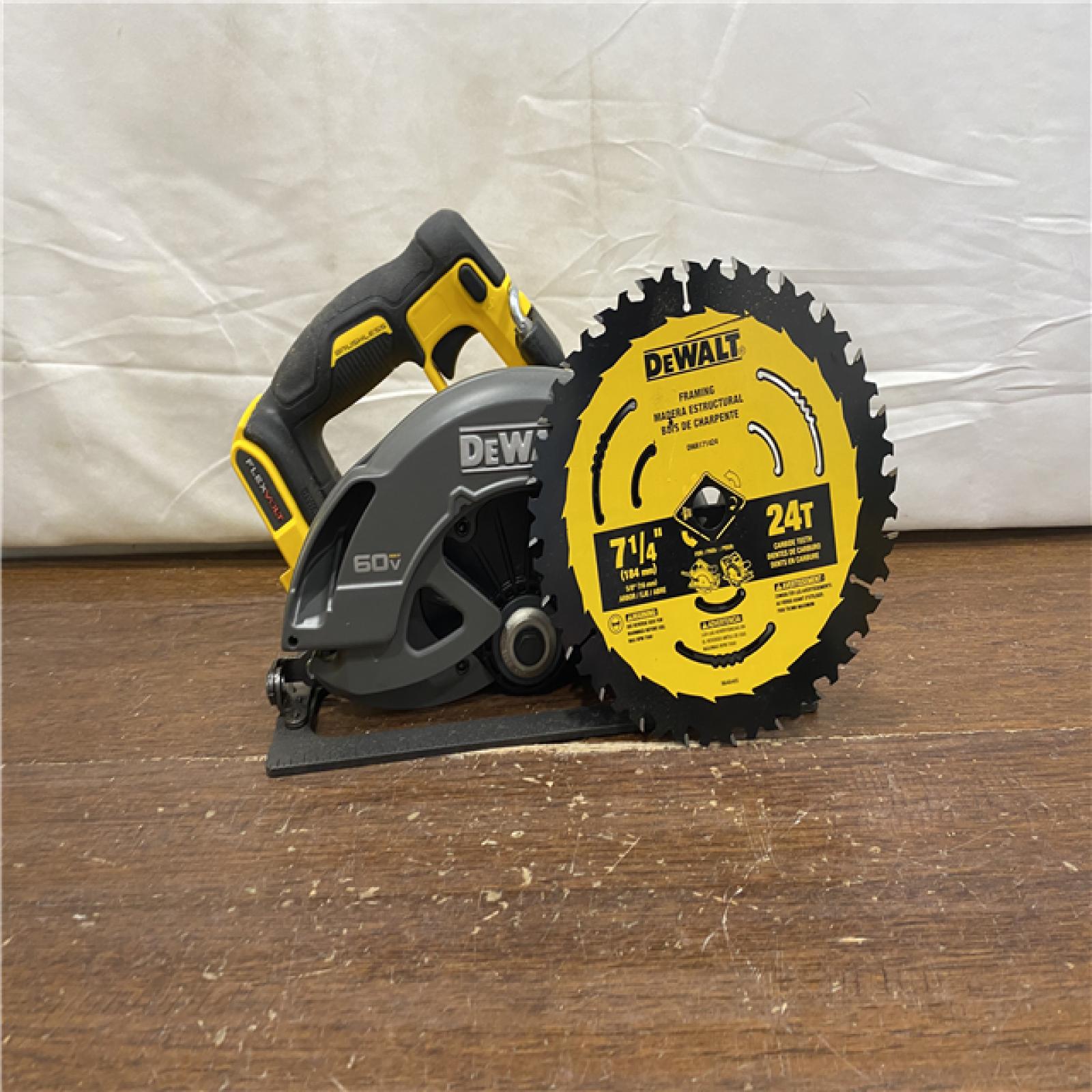 AS-IS DeWALT Flexvolt Max 7-1/4  60V Brushless Circular Saw DCS578B