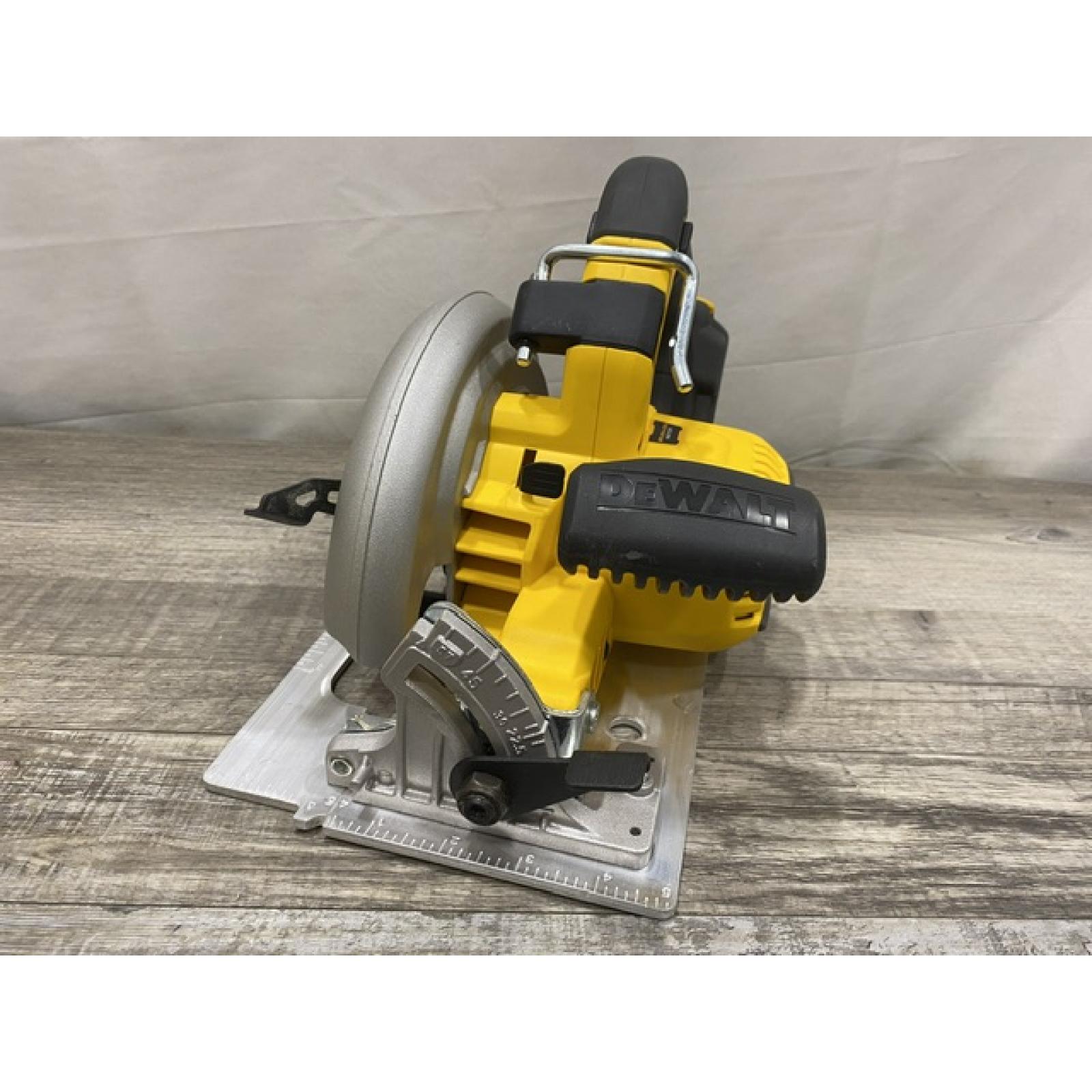 AS-IS DEWALT 20-Volt MAX 7-1/4 in. Cordless Circular Saw (Tool Only)
