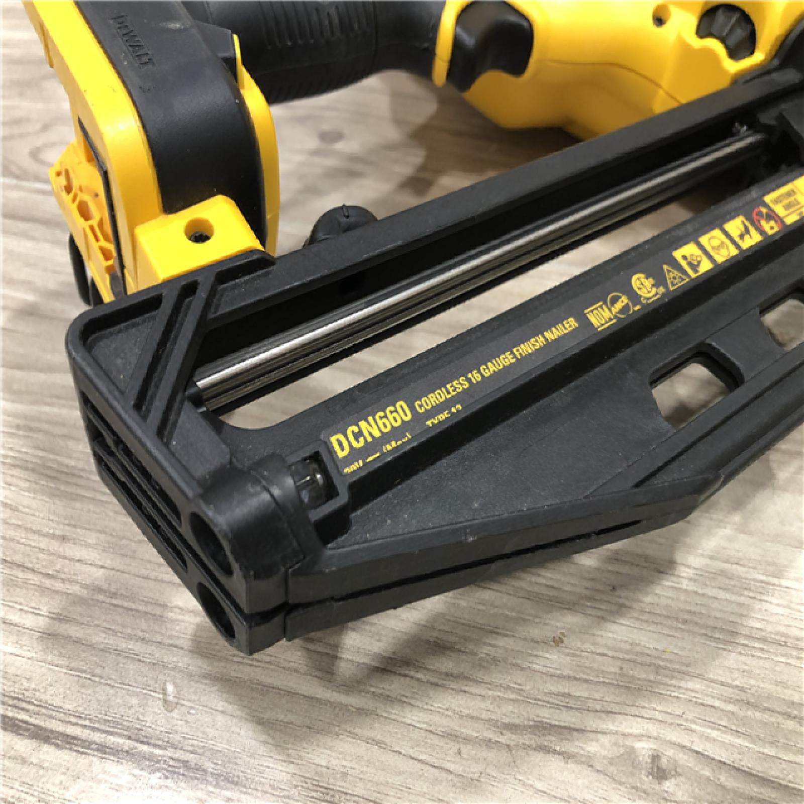 AS-IS DEWALT 20V MAX XR 16-Gauge Electric Cordless Angled Finishing Nailer Kit