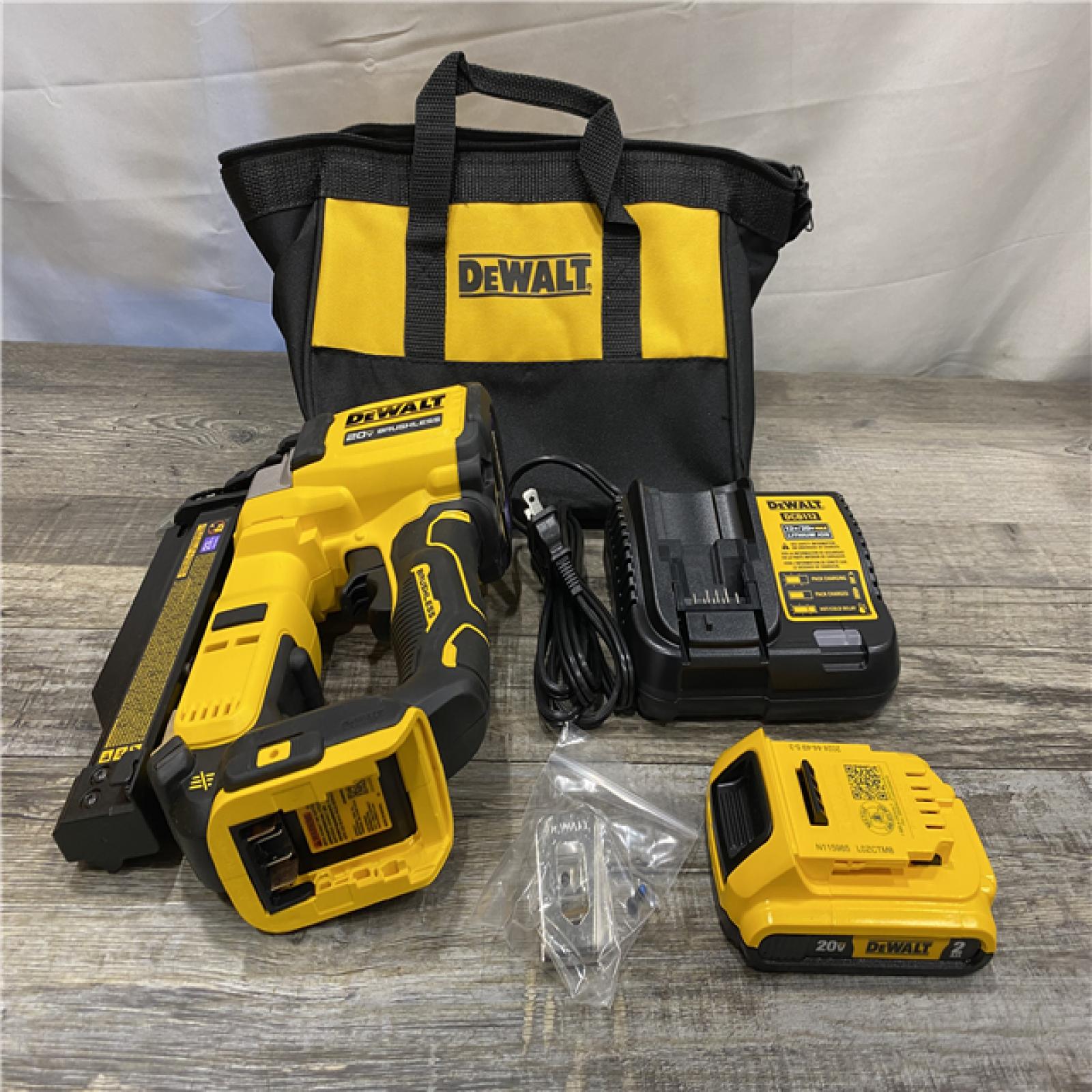 AS-IS DEWALT ATOMIC 20V MAX Lithium Ion Cordless 23 Gauge Pin Nailer Kit