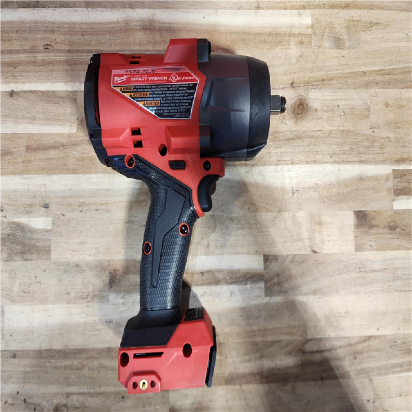 HOUSTON LOCATION - AS-IS (APPEARS LIKE NEW) Milwaukee FUEL 18V Lithium-Ion Brushless Cordless 1/2 in. Impact Wrench w/Friction Ring Kit