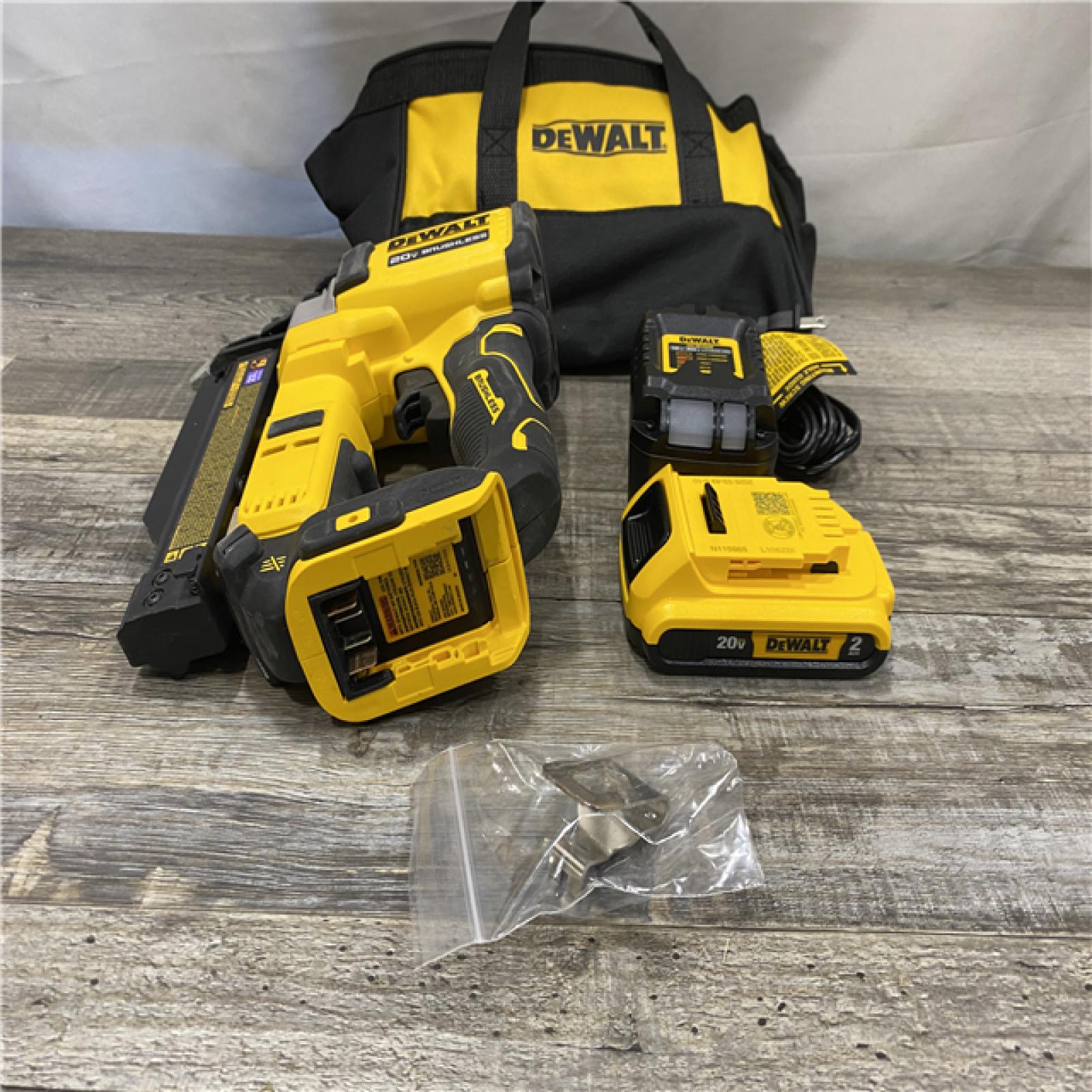 AS-IS DEWALT ATOMIC 20V MAX Lithium Ion Cordless 23 Gauge Pin Nailer Kit