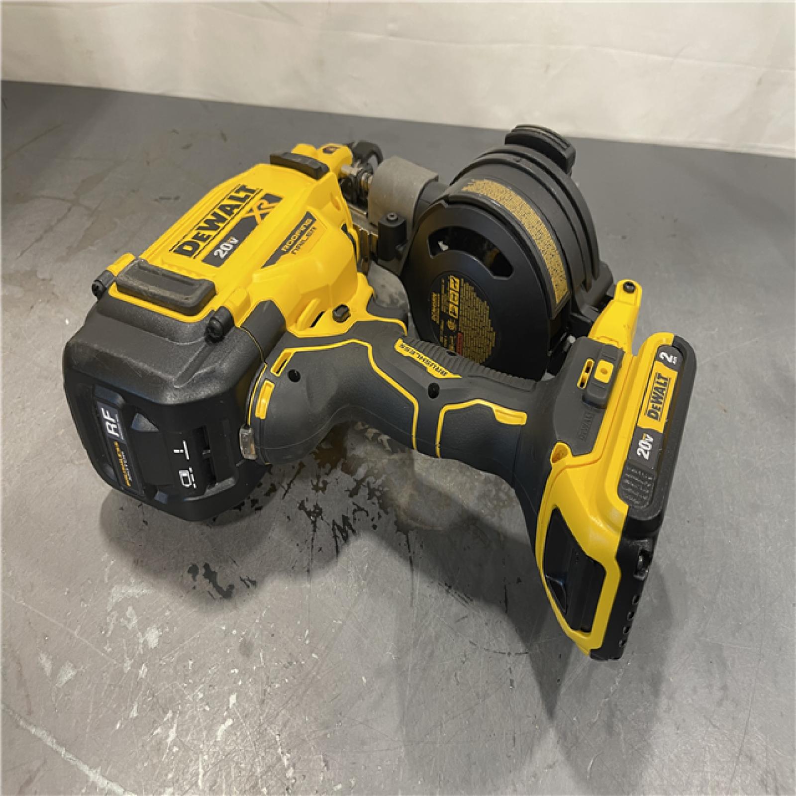 AS-IS - DEWALT 20V MAX Lithium-Ion 15-Degree Electric Cordless Roofing Nailer Kit