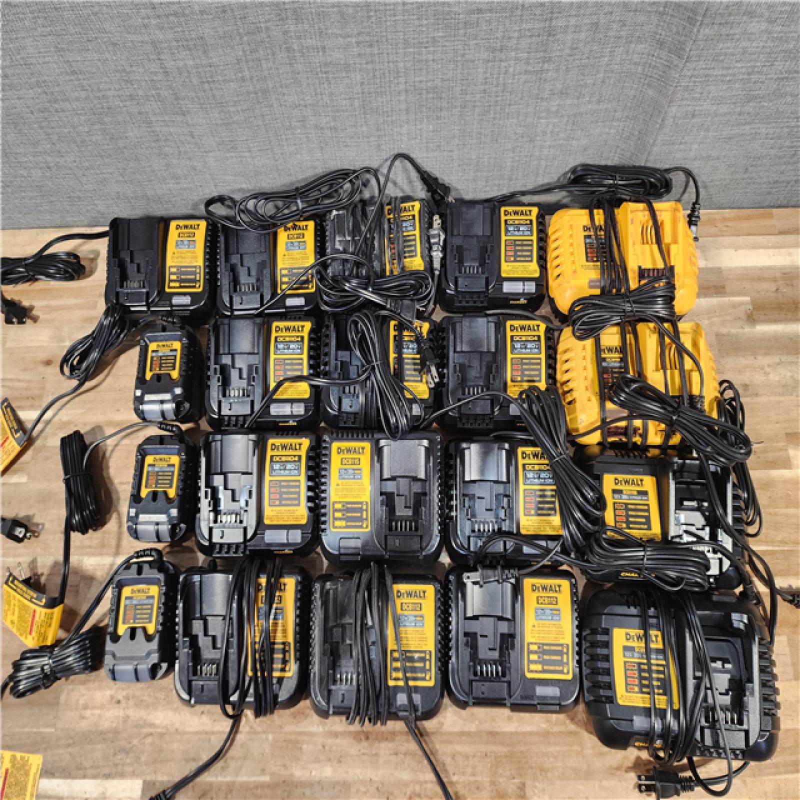 HOUSTON LOCATION - AS-IS DEWALT BATTERY CHARGER PACK QTY - 20